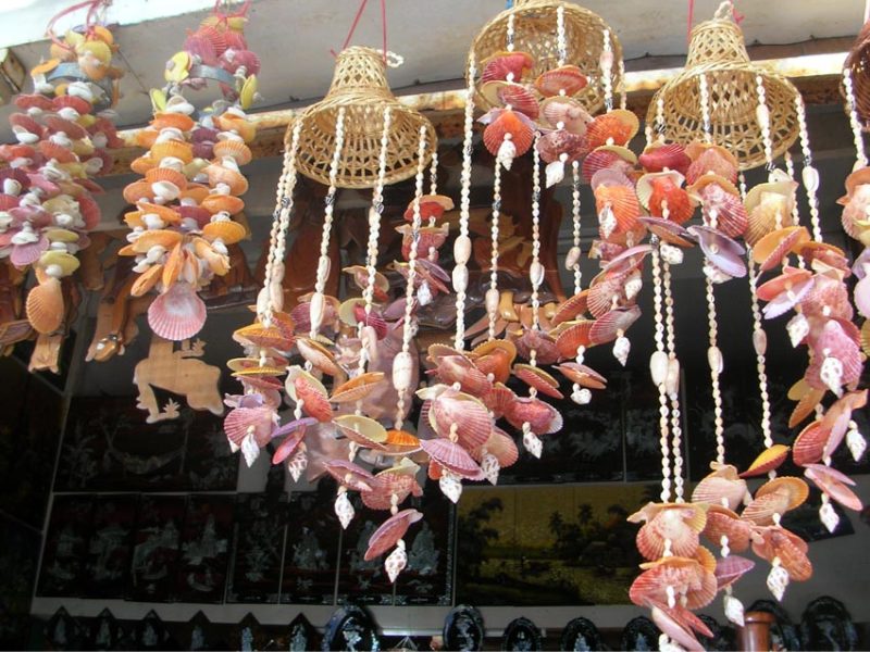 Mẫu chuông gió làm từ vỏ ốc và vỏ sò sinh động, đẹp mắt