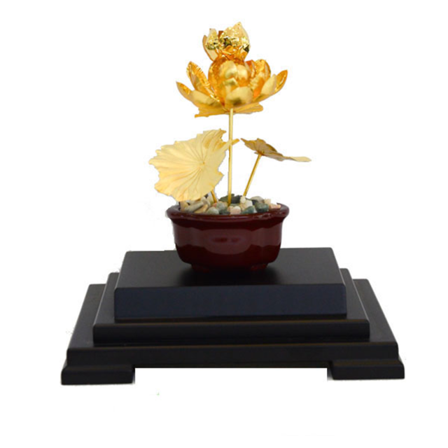 Cây Sen Vàng Việt sử dụng hình ảnh bông hoa sen hội tụ đầy đủ những ý nghĩa triết học nhân sinh cao quý