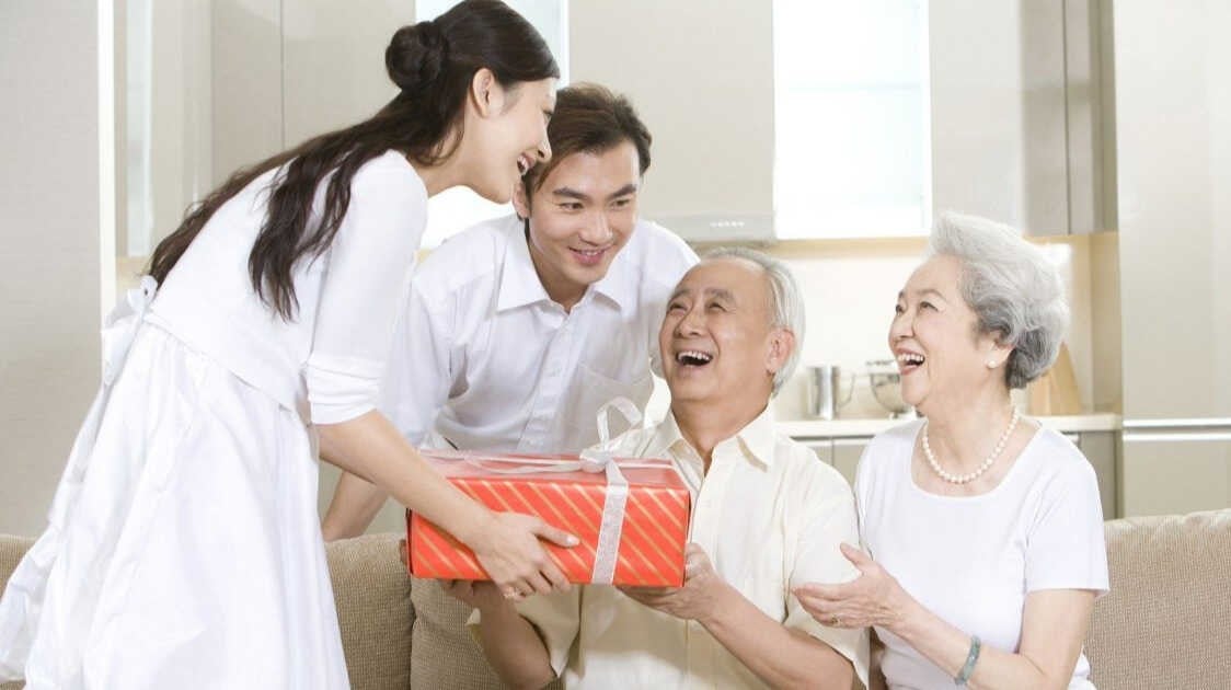 Quà tặng cha mẹ trao hiếu nghĩa gửi yêu thương