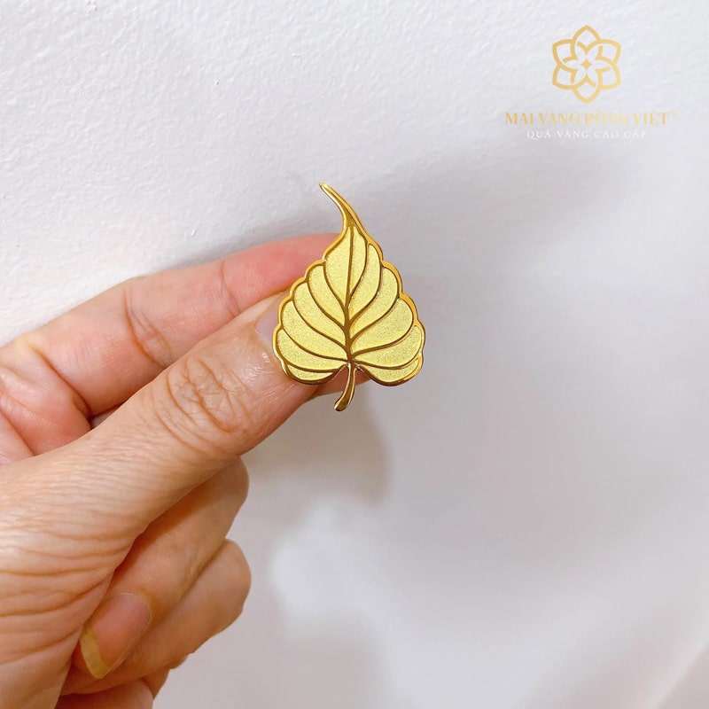 Pin cài áo Hoa Sen mạ vàng 24K - Biểu tượng của sự thanh tao và may mắn