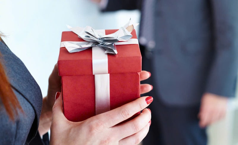 Quà Tết tặng khách hàng sang trọng thể hiện sự tri ân và đẳng cấp của mối quan hệ hợp tác