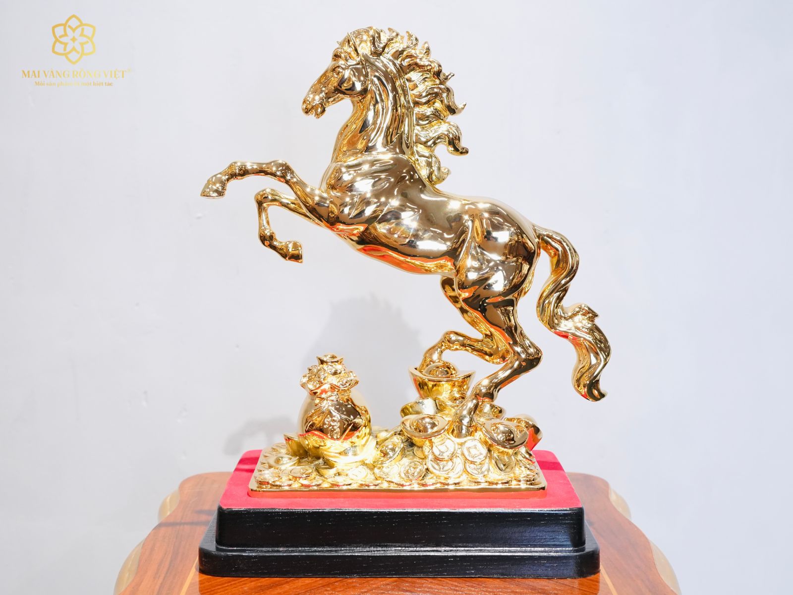 Thiết kế mặt sau tượng kim mã chiêu tài