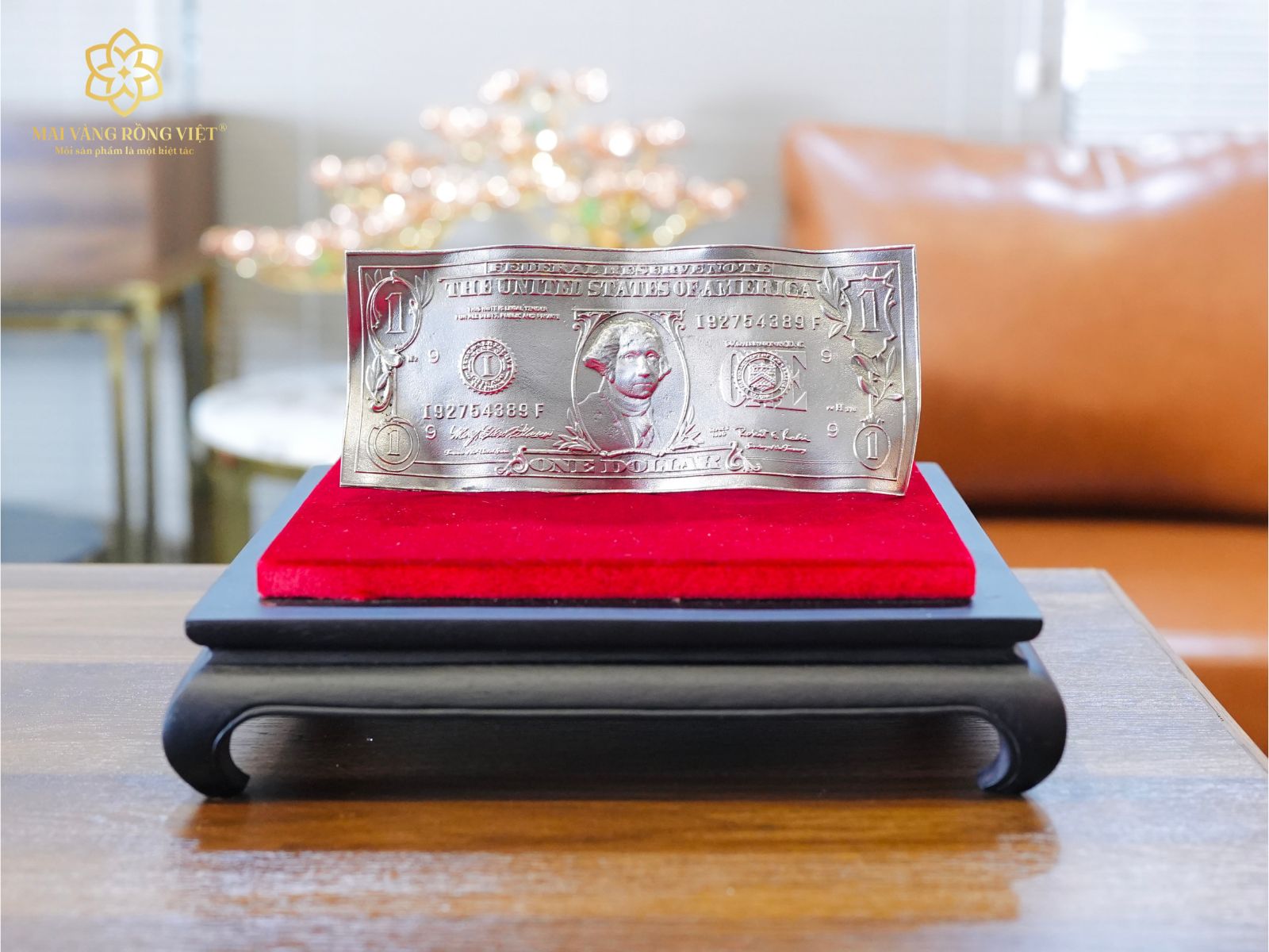 Trưng bày tờ 1 dollar màu bạc