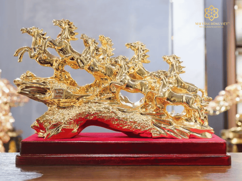 Tượng Bát Mã Truy Phong Mạ Vàng