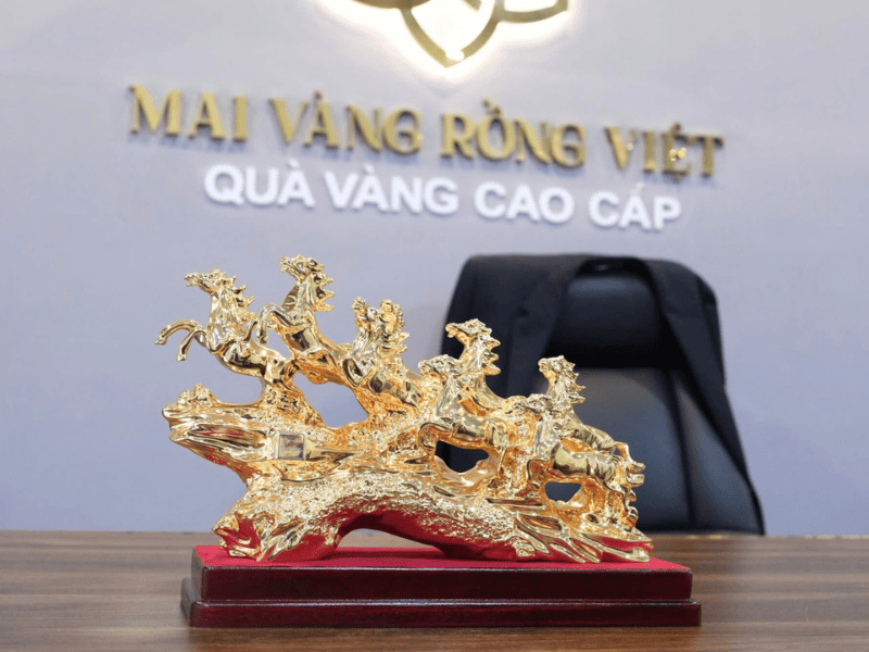 Cách đặt tượng Bát Mã Truy Phong mạ vàng chuẩn phong thủy
