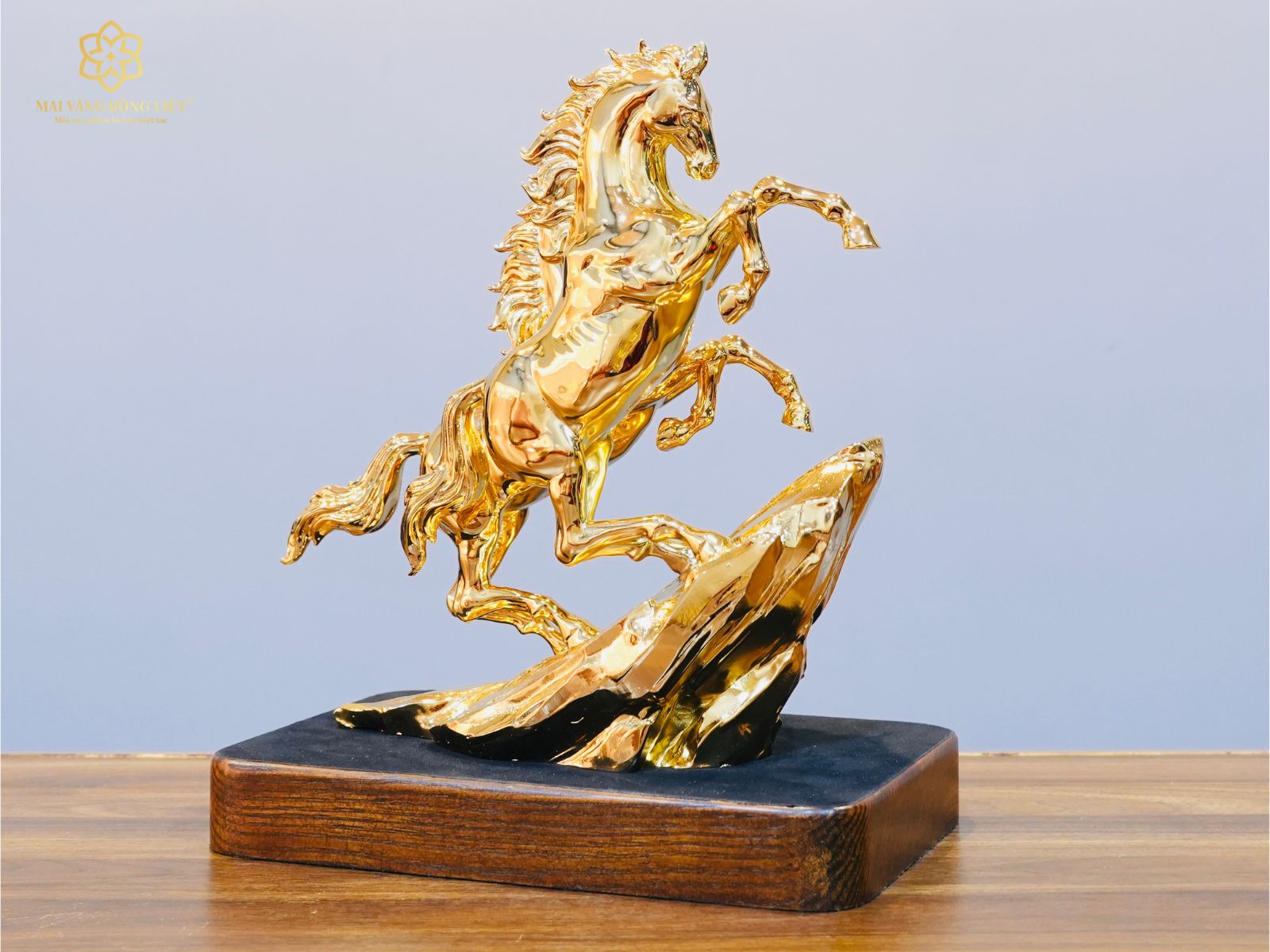 Ý nghĩa tượng song mã thịnh vượng bằng đồng mạ gold cao 30cm