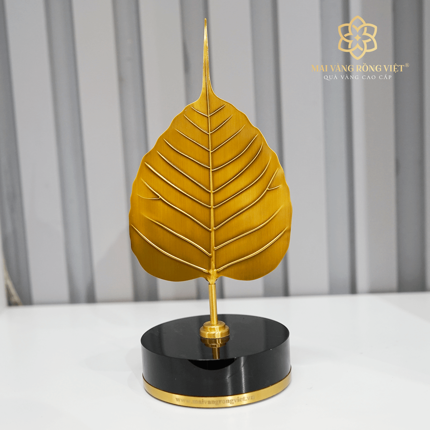 Lá Bồ Đề Hạnh Phúc màu cổ điển - đế Phale tròn