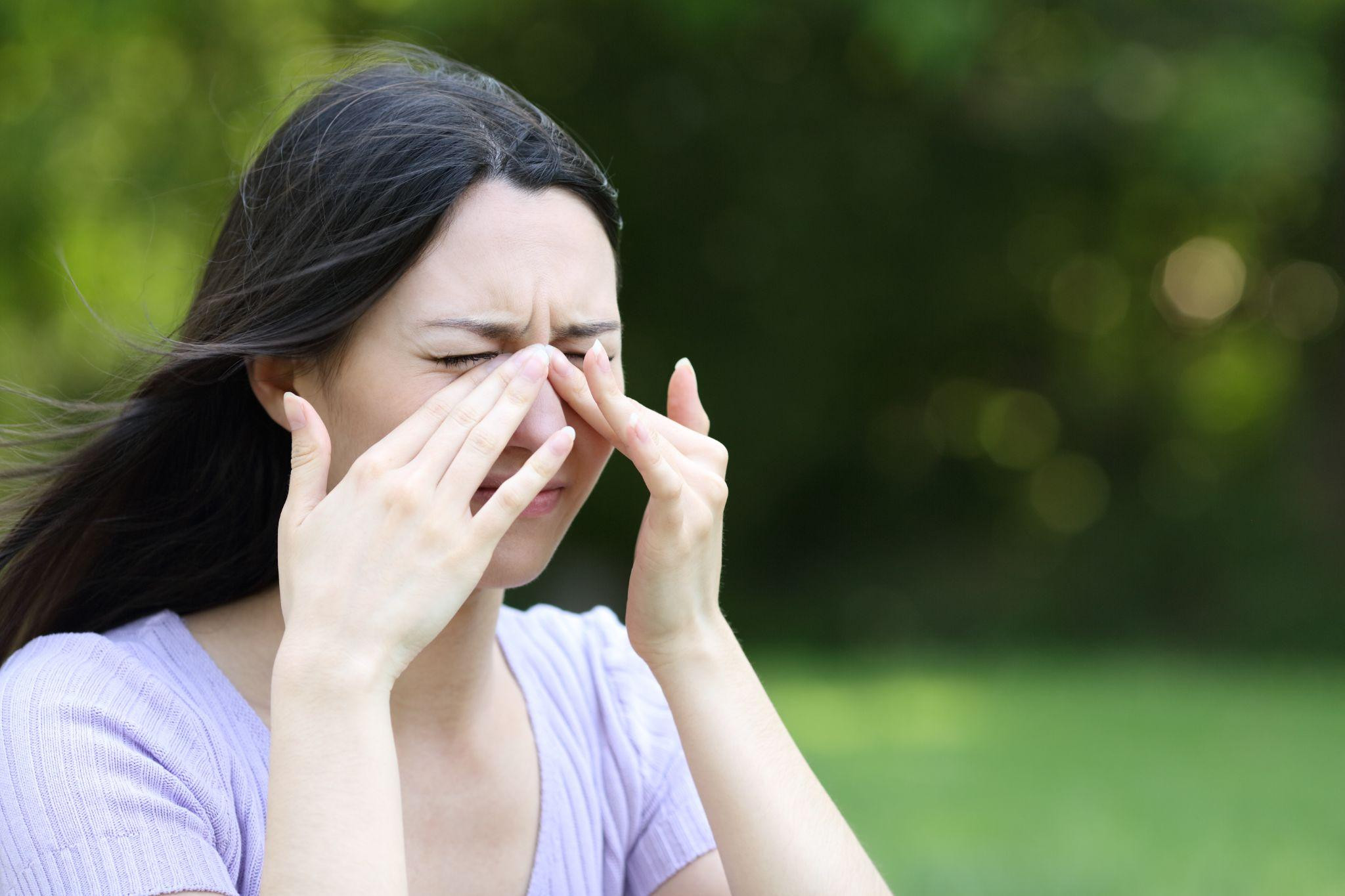 Cách chăm sóc mắt khi thời tiết thay đổi