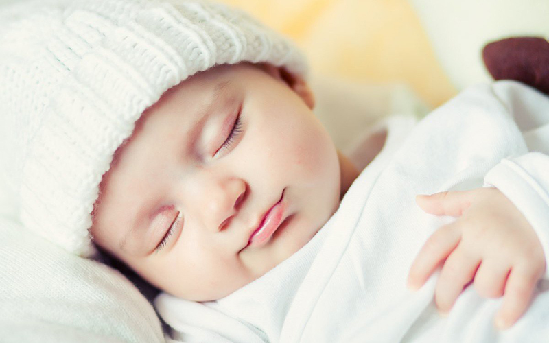 meo-giup-tre-ngu-ngon-it-giat-minh-quay-khoc