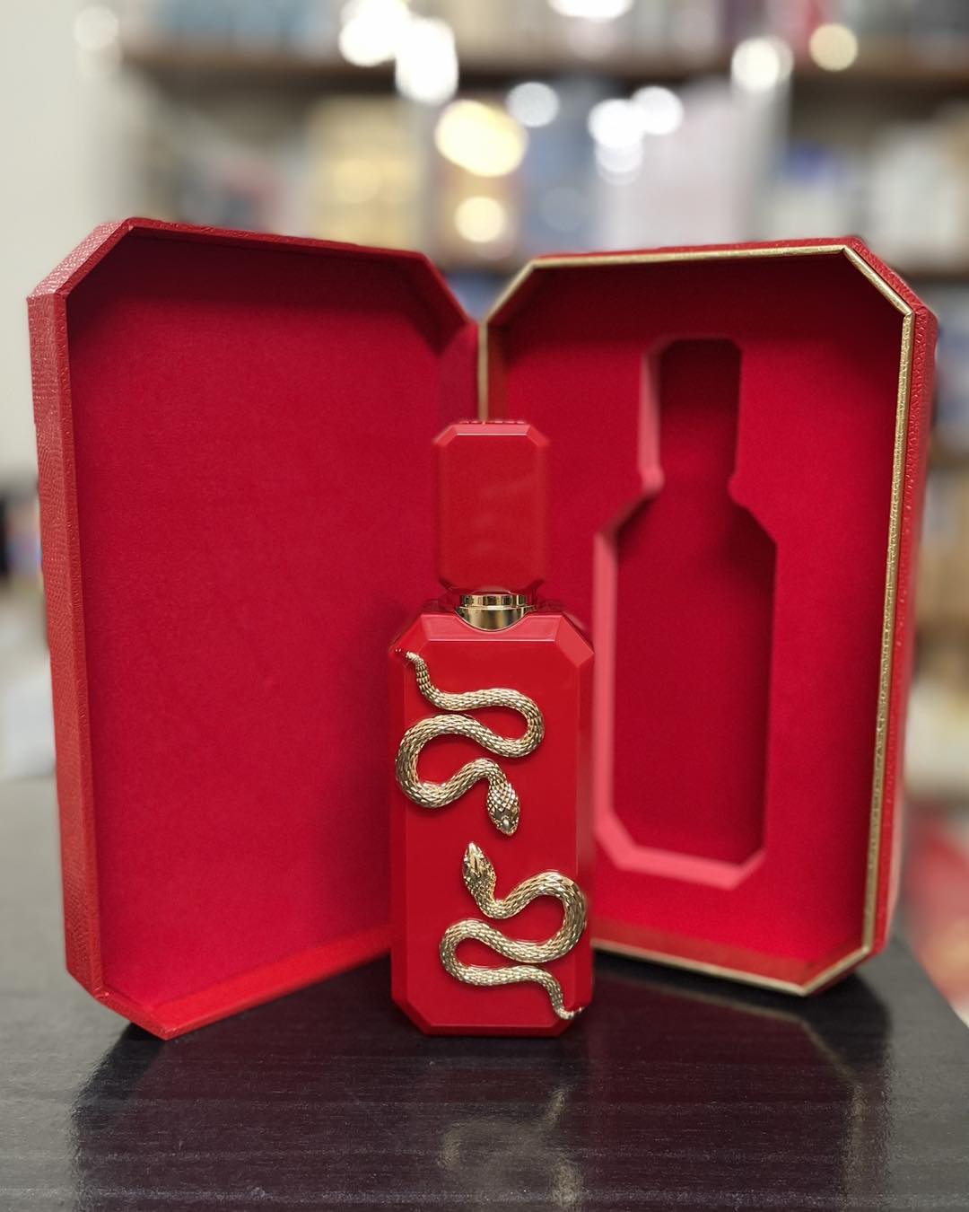 Nước hoa nữ FRENCH AVENUE VENENO SCARLET