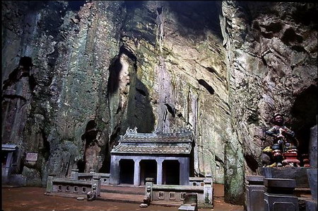 DL018 - MARBLE MOUNTAINS – MONKEY MOUNTAIN – AM PHU CAVE –  DA NANG BY NIGHT AND CRUISE