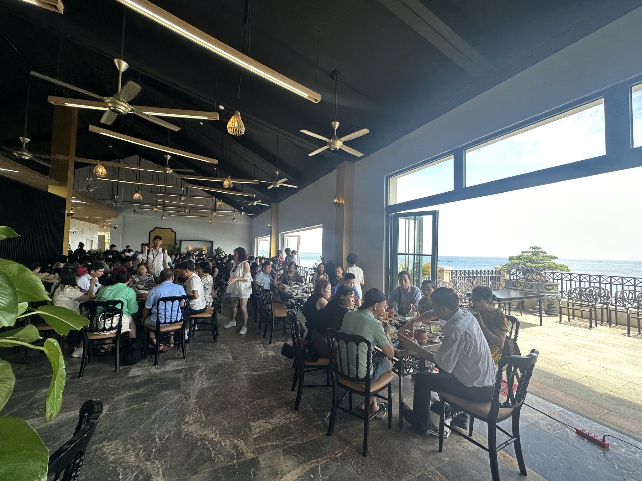 Cơm Niêu Việt_Sunset Town