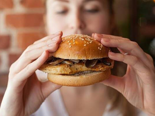 Cách ăn Hamburger hoàn hảo