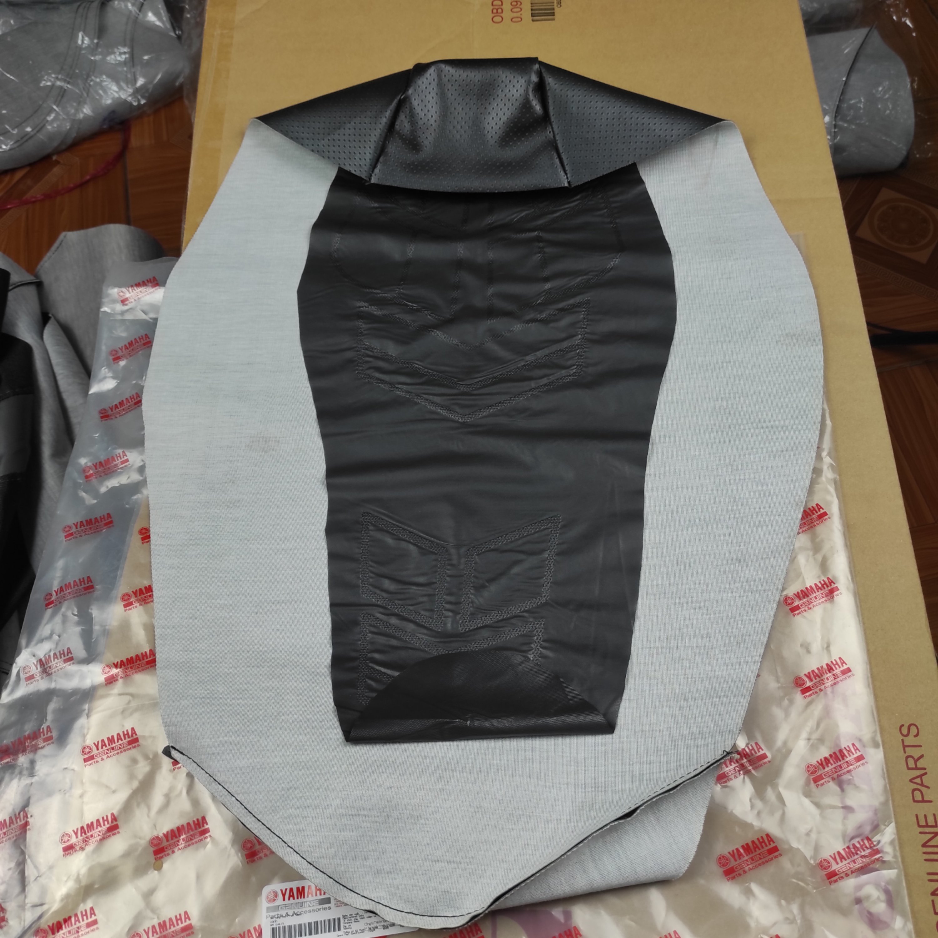 Vỏ yên Jupiter Gravita