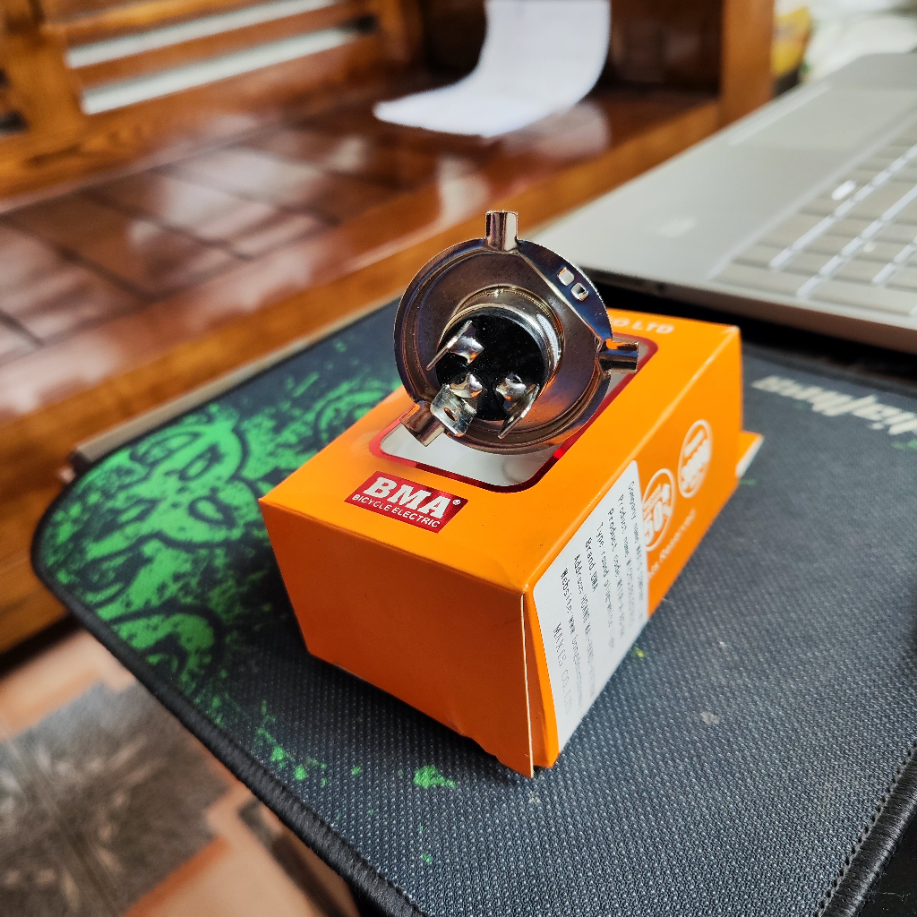 Bóng Led M11R A H4 hộp cam BMA- WAVE, RS, XE TAY GA (BÓNG 3 CHÂN)