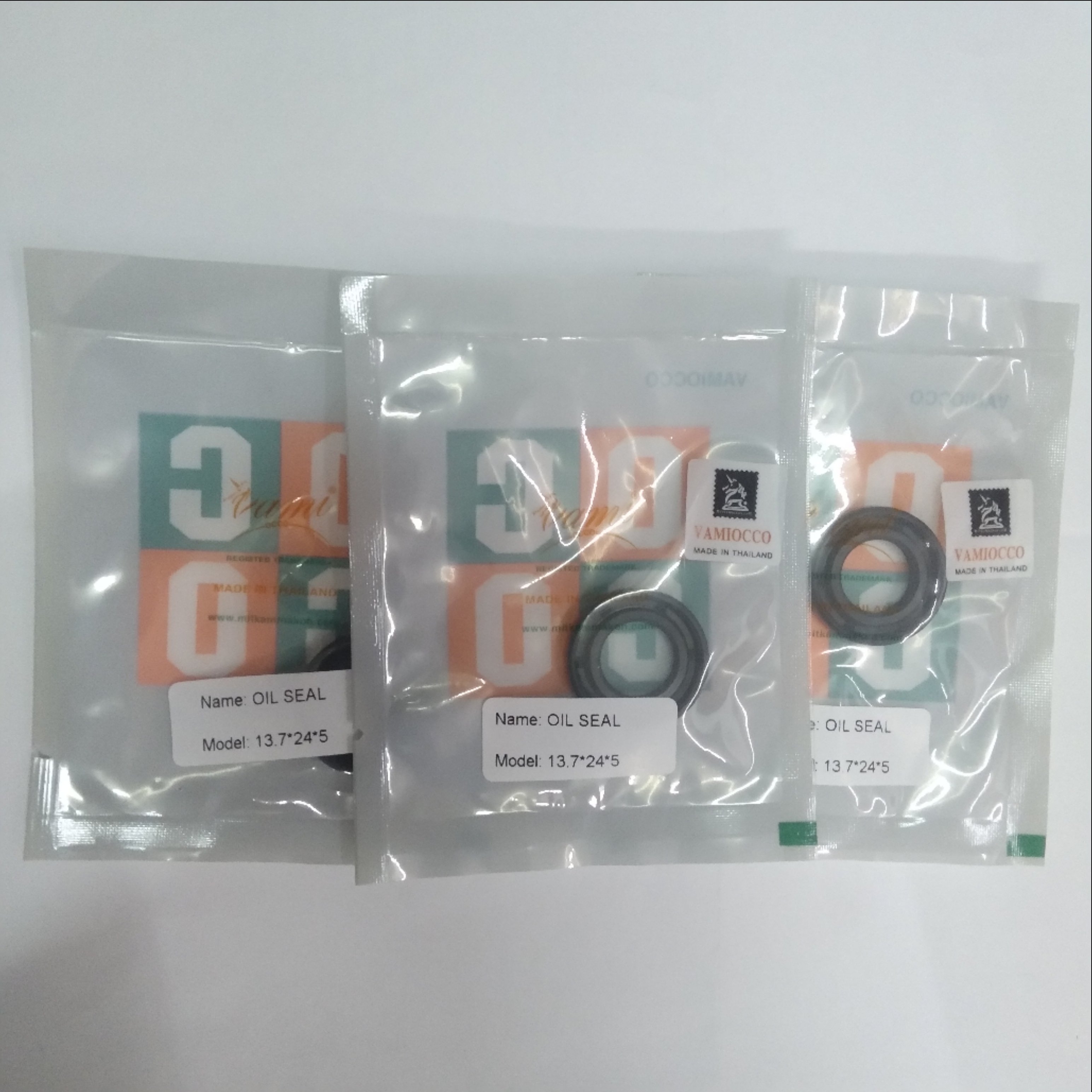 Phớt cần khởi động 13.7*24*5 ThaiLan