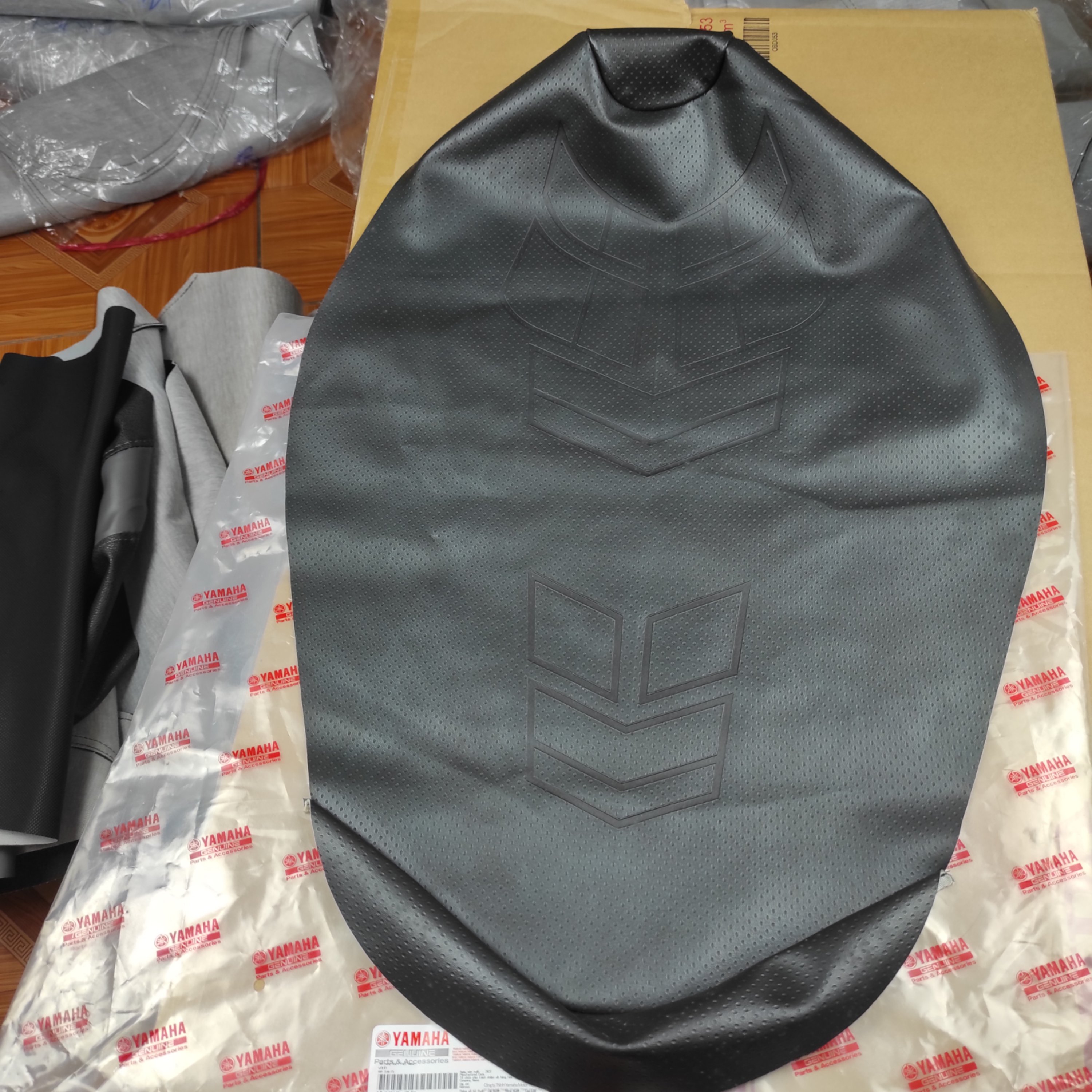 Vỏ yên Jupiter Gravita