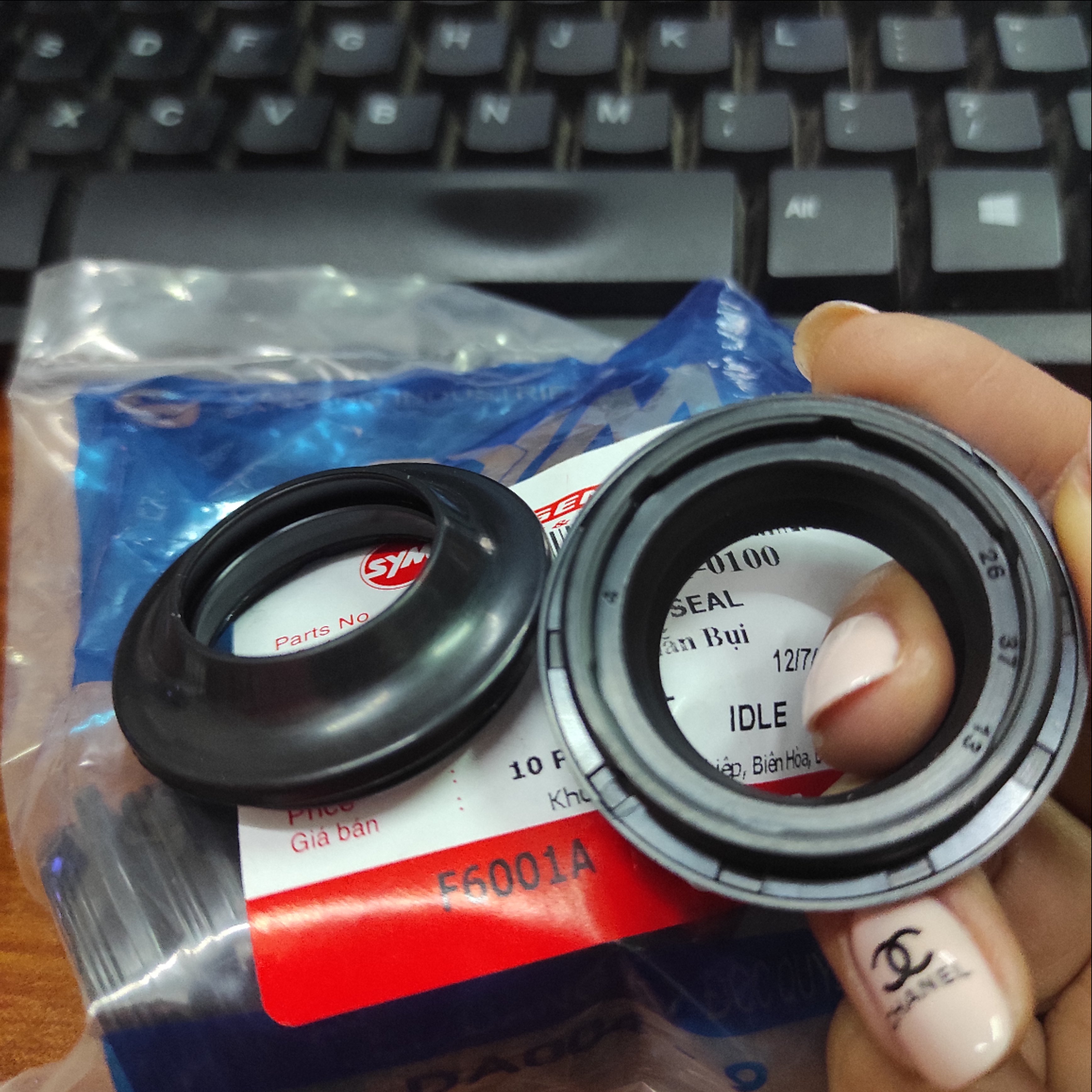 Bộ phớt bụi giảm sóc Attila SYM 33*46*10.5(51425-N02-0001)