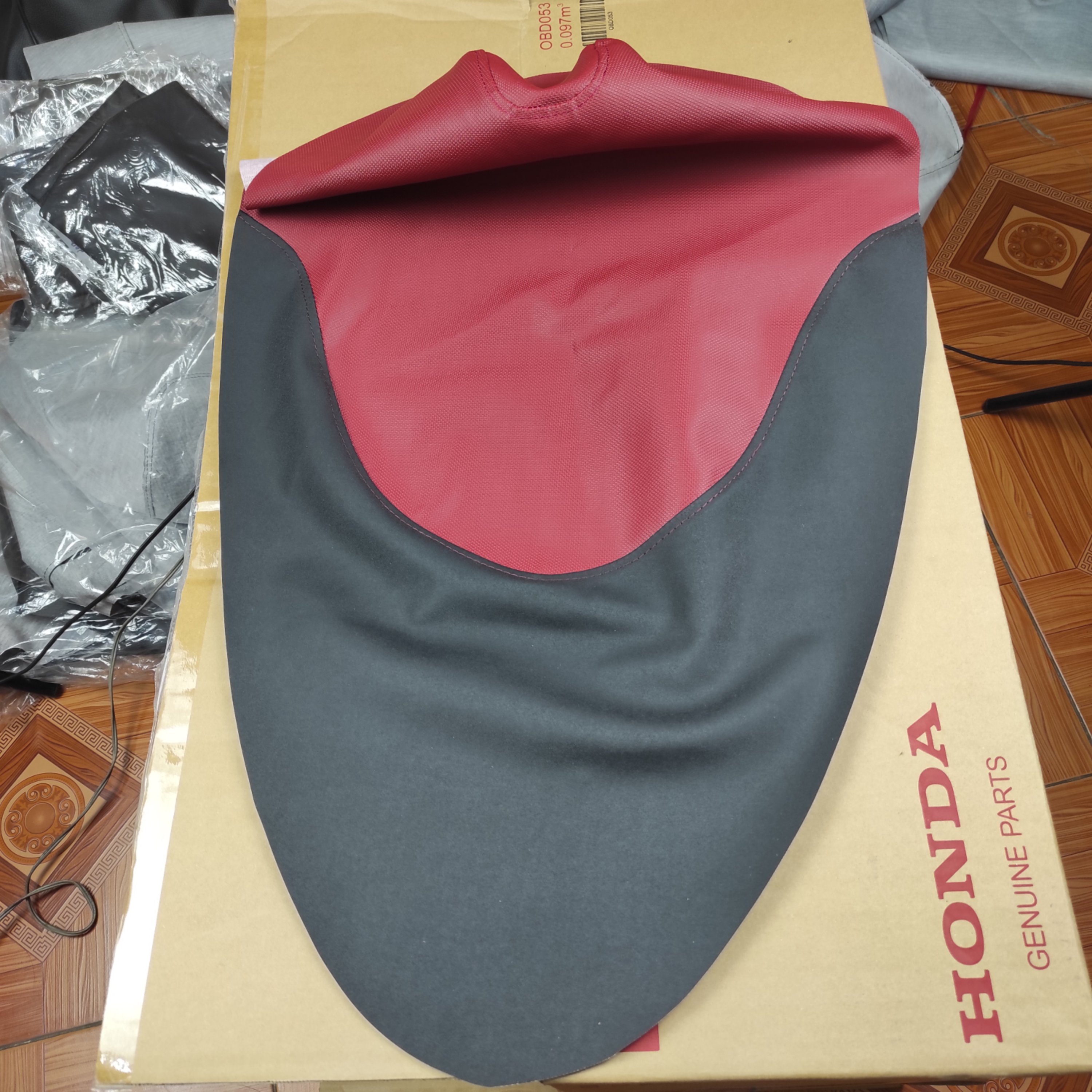Vỏ yên Airblade béo- đỏ