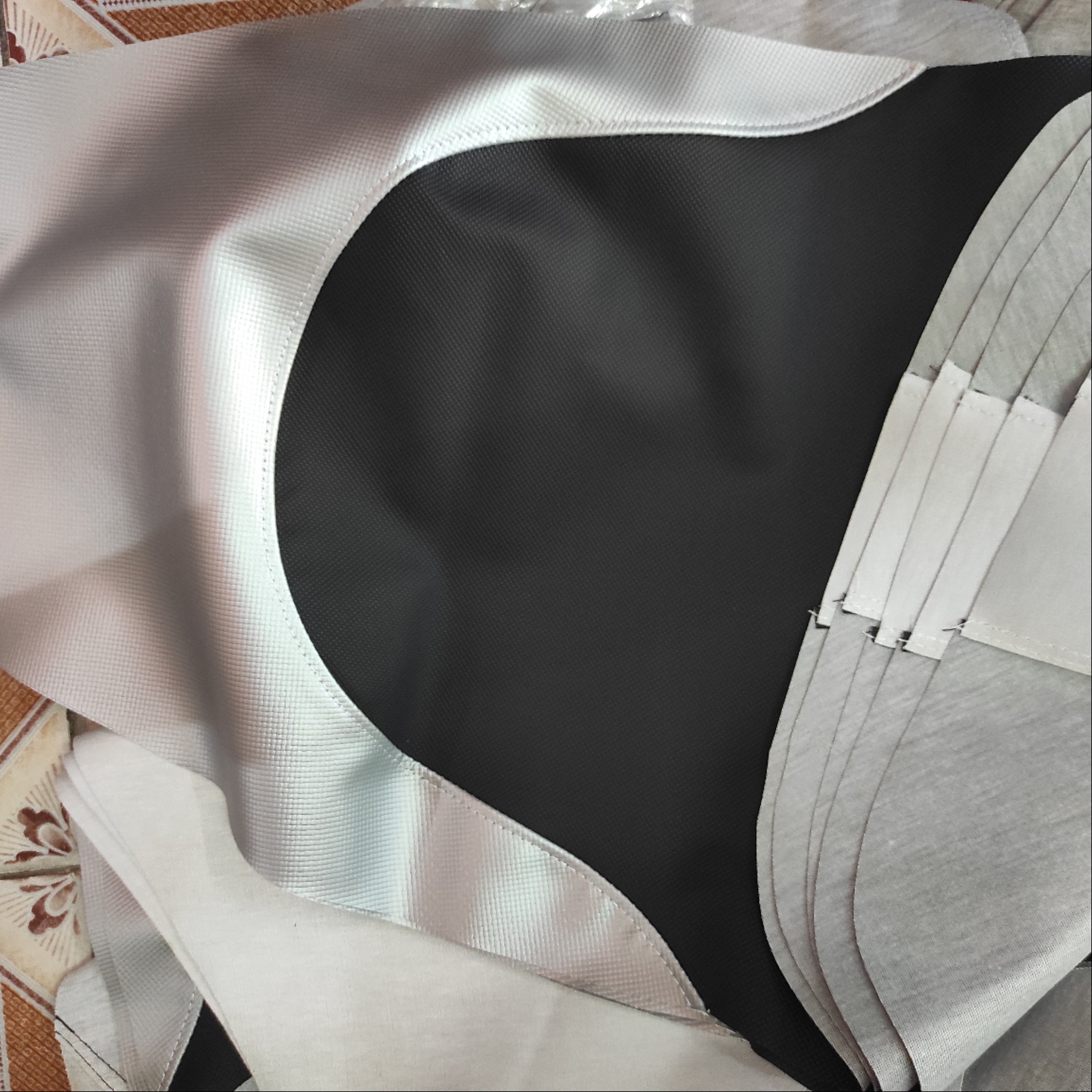 Vỏ yên ABL Thái  đen-bạc cao cấp