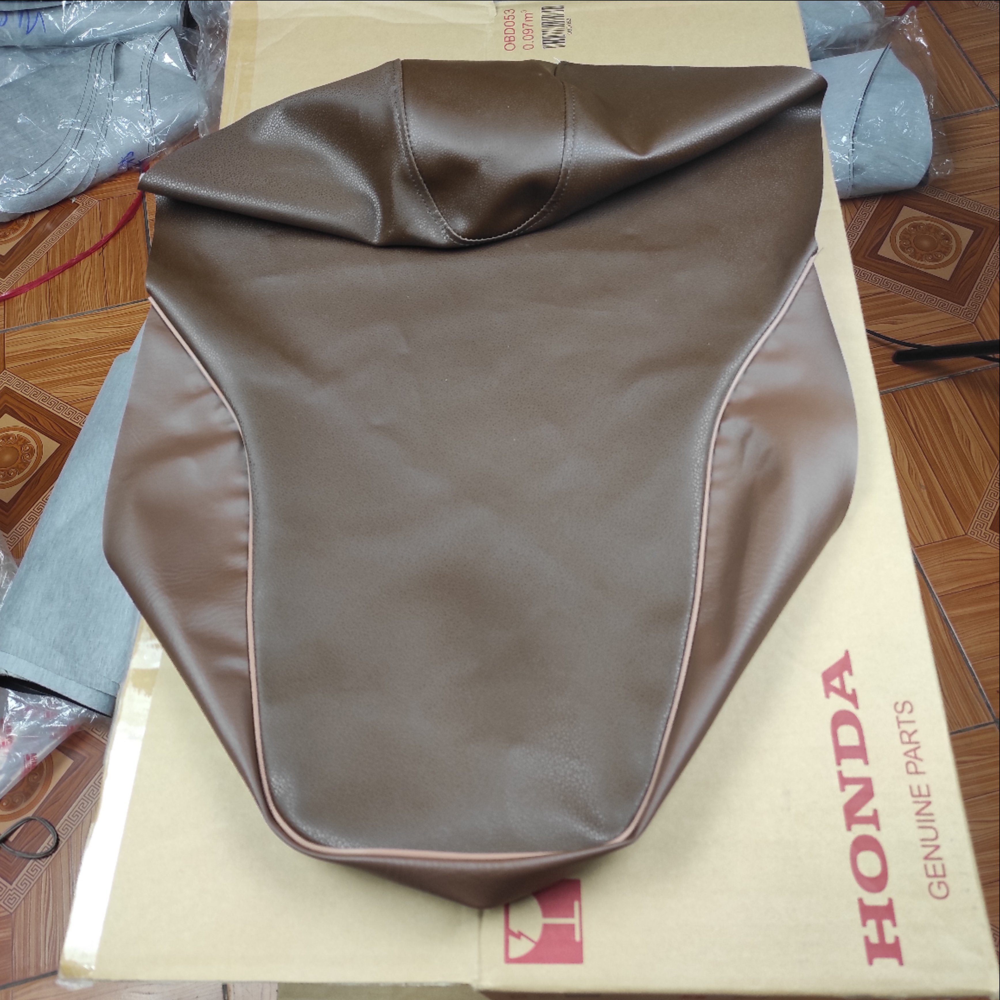 Vỏ yên Lead 125