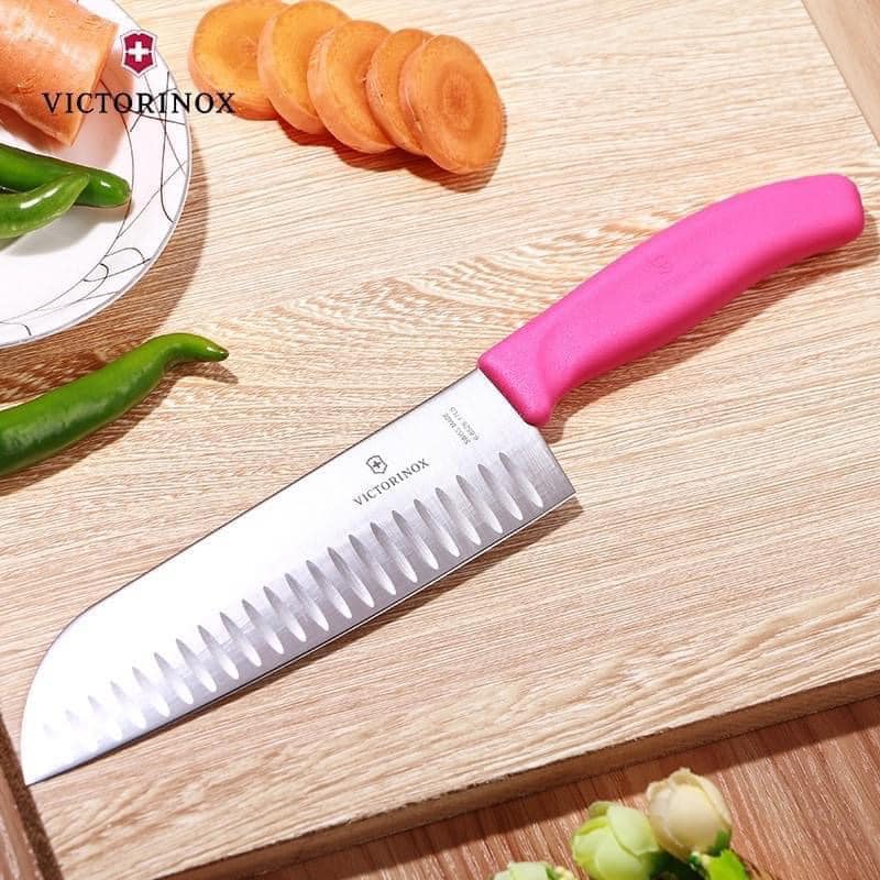 Dao làm bếp Santoku cạnh sáo 17cm chống bám dính Victorinox Thụy Sỹ (Xách tay Đức giá gốc)