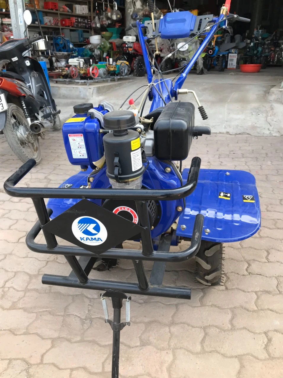 Máy Xới Đất Chạy Dầu 178F Kama Chuyển Hướng