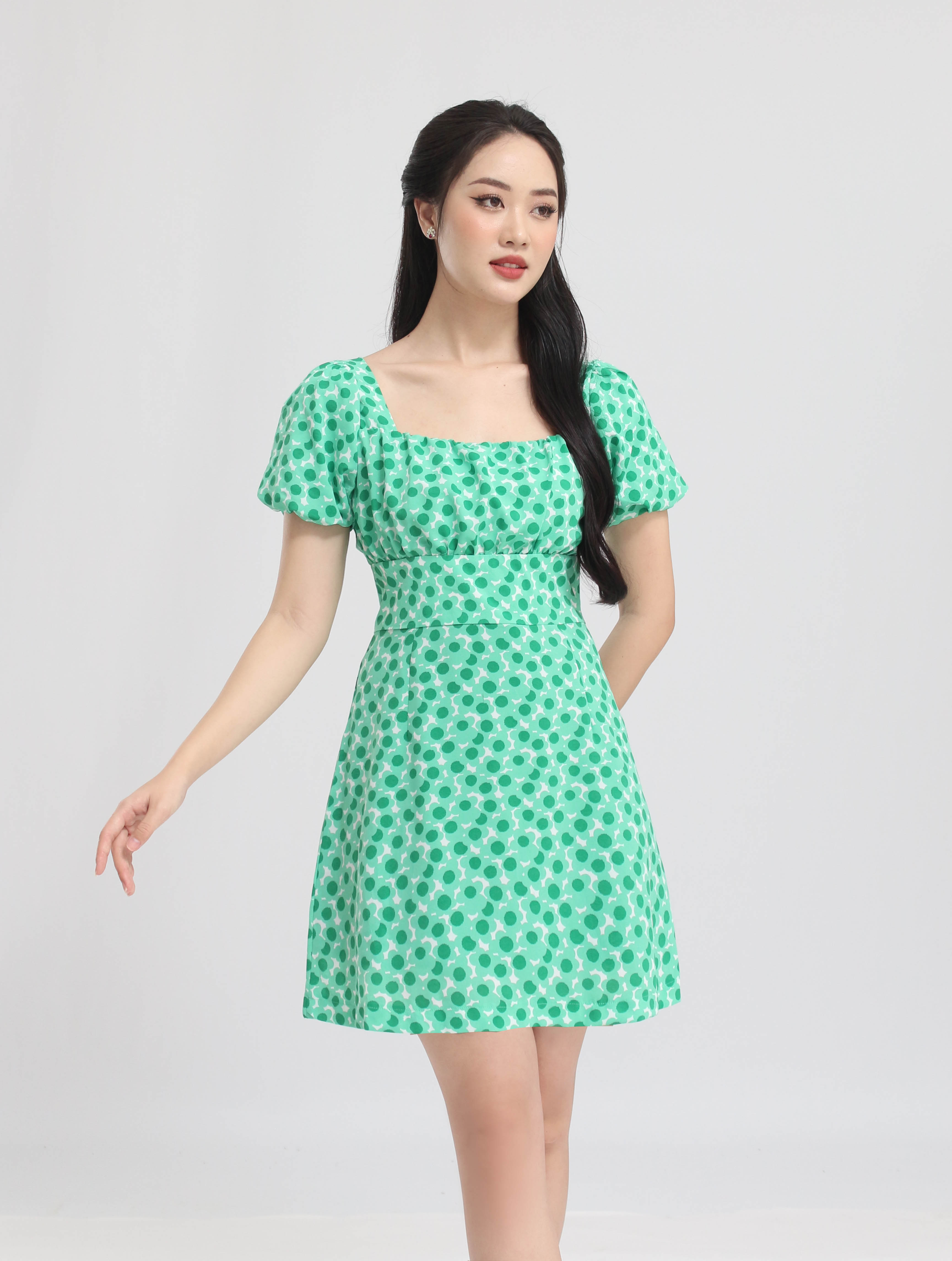 Váy kiểu nữ cổ vuông thắt nơ sau 231VHU17