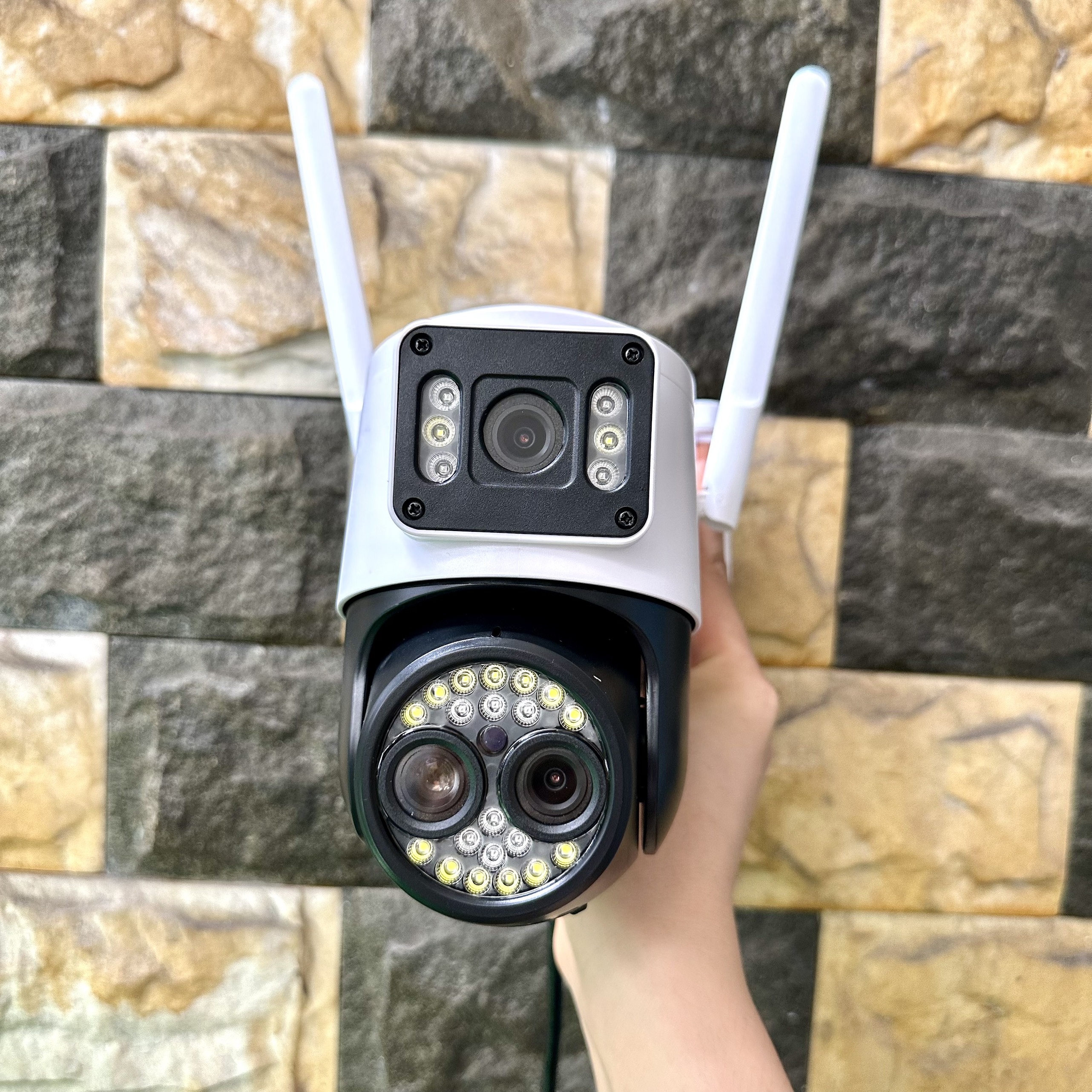Camera YOOSEE PTZ 3 Mắt 8.0M Q26 (2 Mắt Xem 1 Mắt Zoom Siêu Nét) Xoay 360 Độ- Xem 2 Vị Trí Khác Nhau Trên 1 Camera- Đàm Thoại 2 Chiều- Báo Động Chống Trộm- Ban Đêm Có Màu- Wifi Không Dây Ngoài Trời