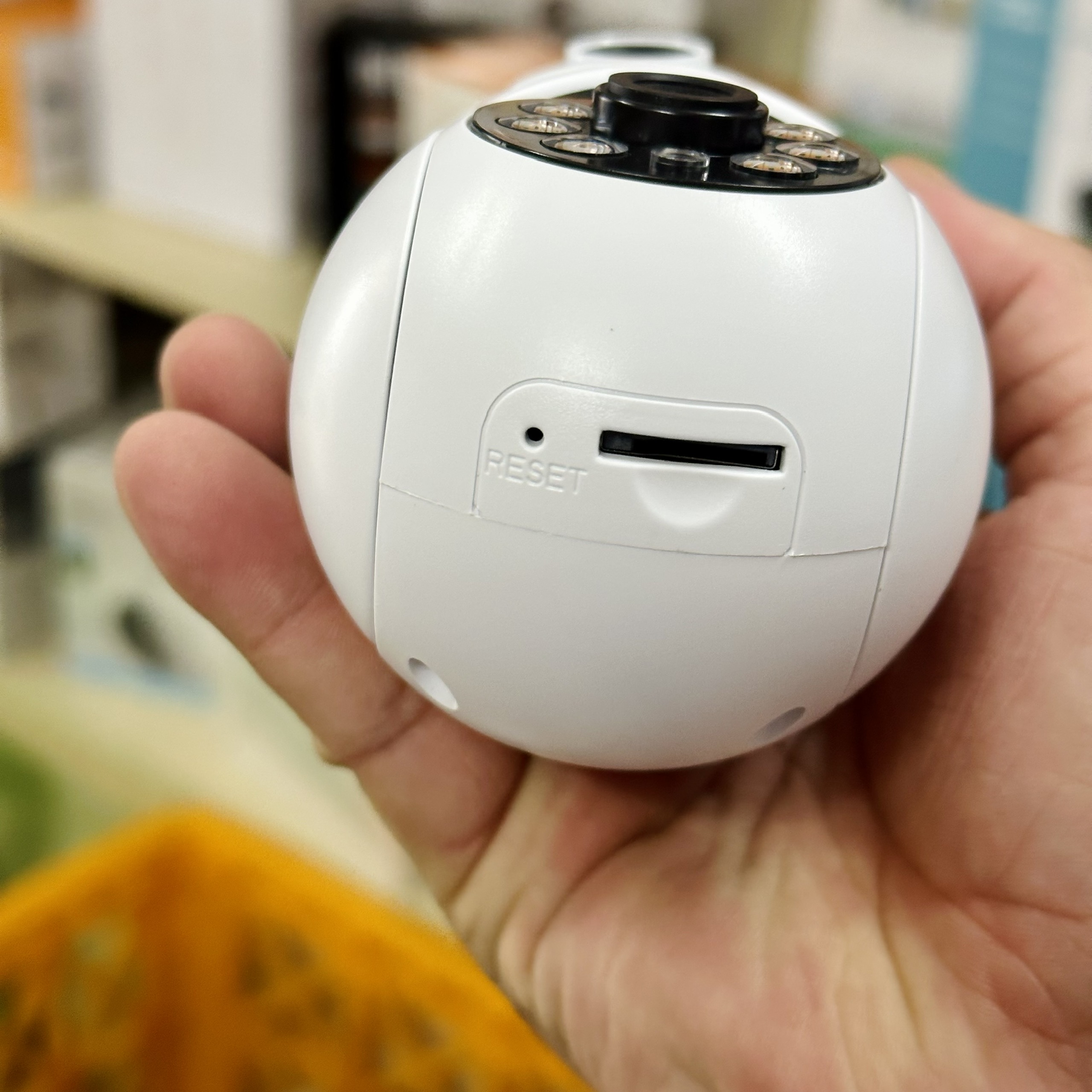 Camera YOOSEE 2 Mắt 8.0M Rõ Nét Xoay 360 Độ Hình Dạng Bóng Đèn- Đàm Thoại 2 Chiều-  Ban Đêm Có Màu- Báo Động Chống Trộm- Wifi Không Dây Trong Nhà