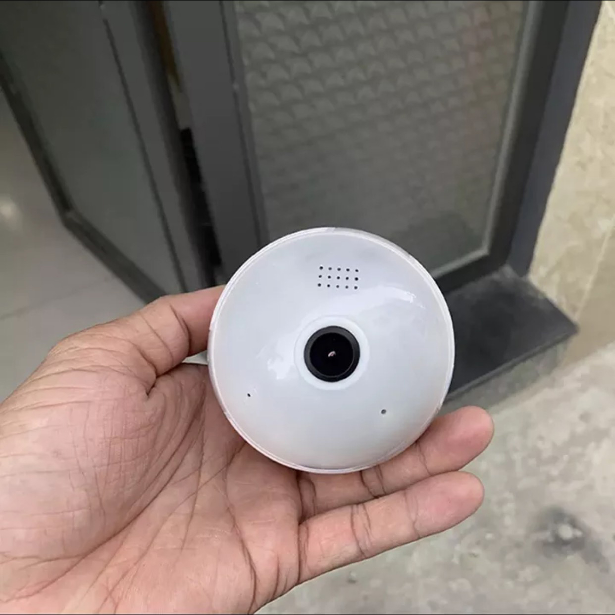 Camera YOOSEE LTVR96 Góc Quay 360 Độ Hình Dạng Bóng Đèn- Đàm Thoại 2 Chiều- Báo Động Chống Trộm- Wifi Không Dây Trong Nhà