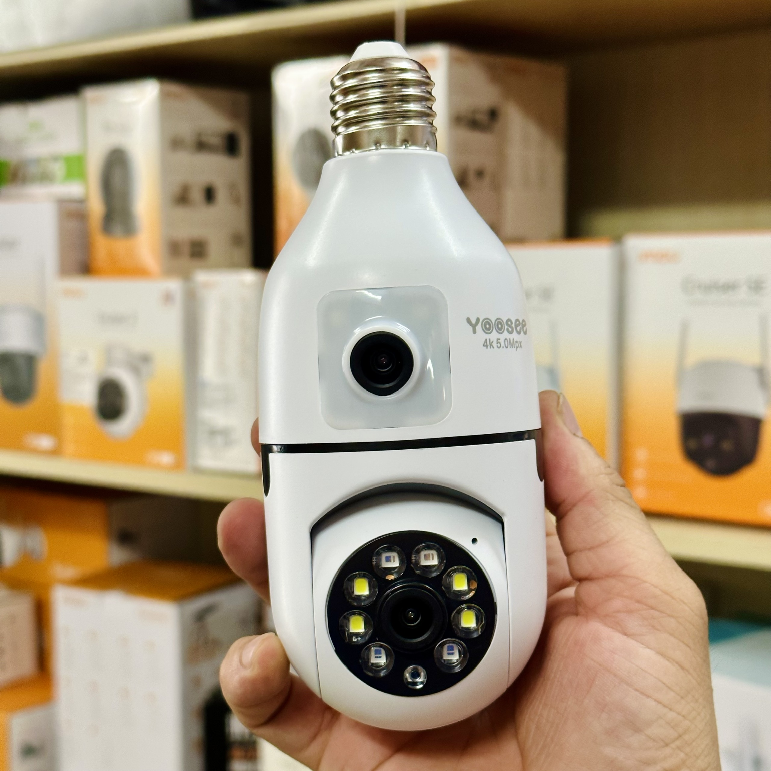 Camera YOOSEE 2 Mắt 8.0M Rõ Nét Xoay 360 Độ Hình Dạng Bóng Đèn- Đàm Thoại 2 Chiều-  Ban Đêm Có Màu- Báo Động Chống Trộm- Wifi Không Dây Trong Nhà