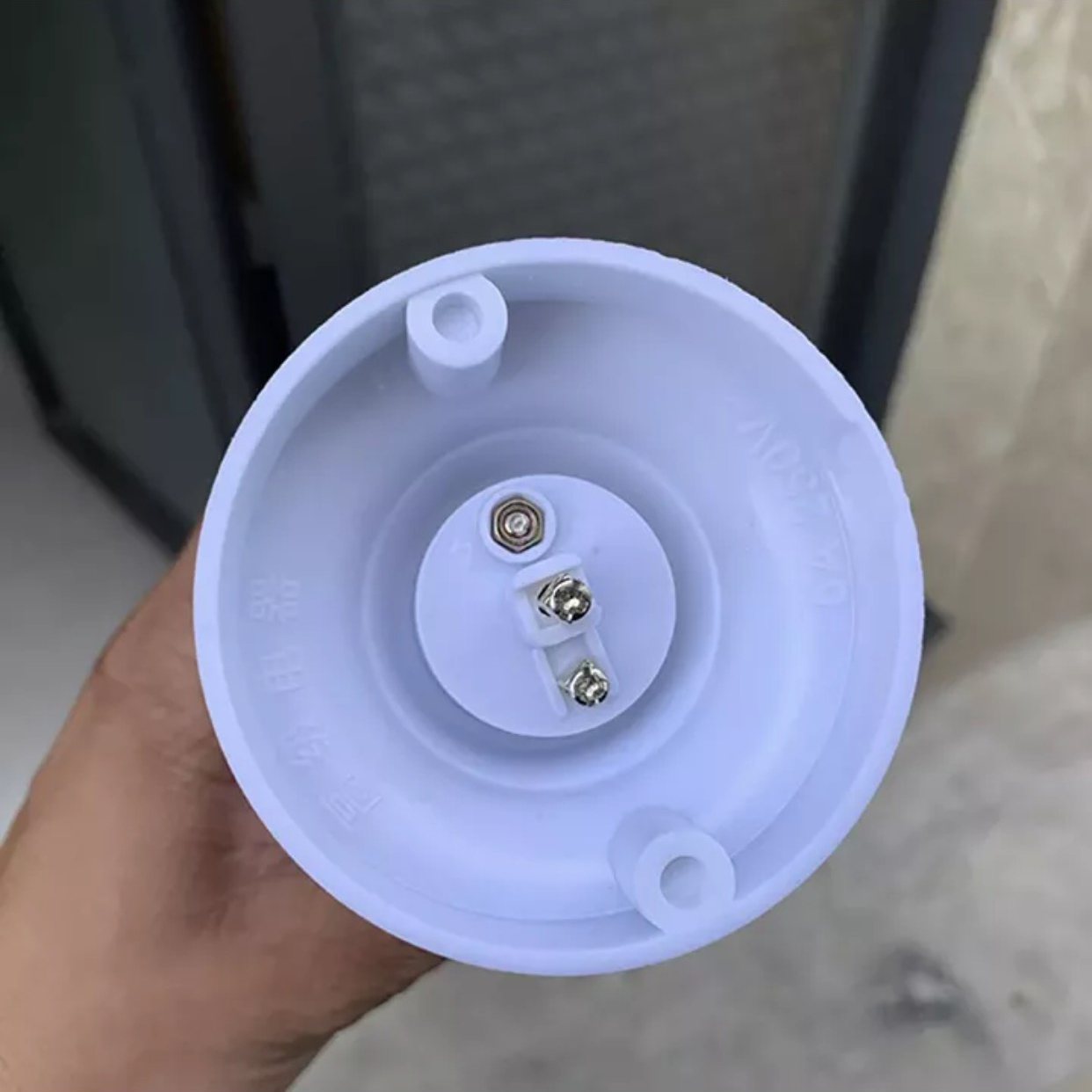 Camera YOOSEE LTVR96 Góc Quay 360 Độ Hình Dạng Bóng Đèn- Đàm Thoại 2 Chiều- Báo Động Chống Trộm- Wifi Không Dây Trong Nhà