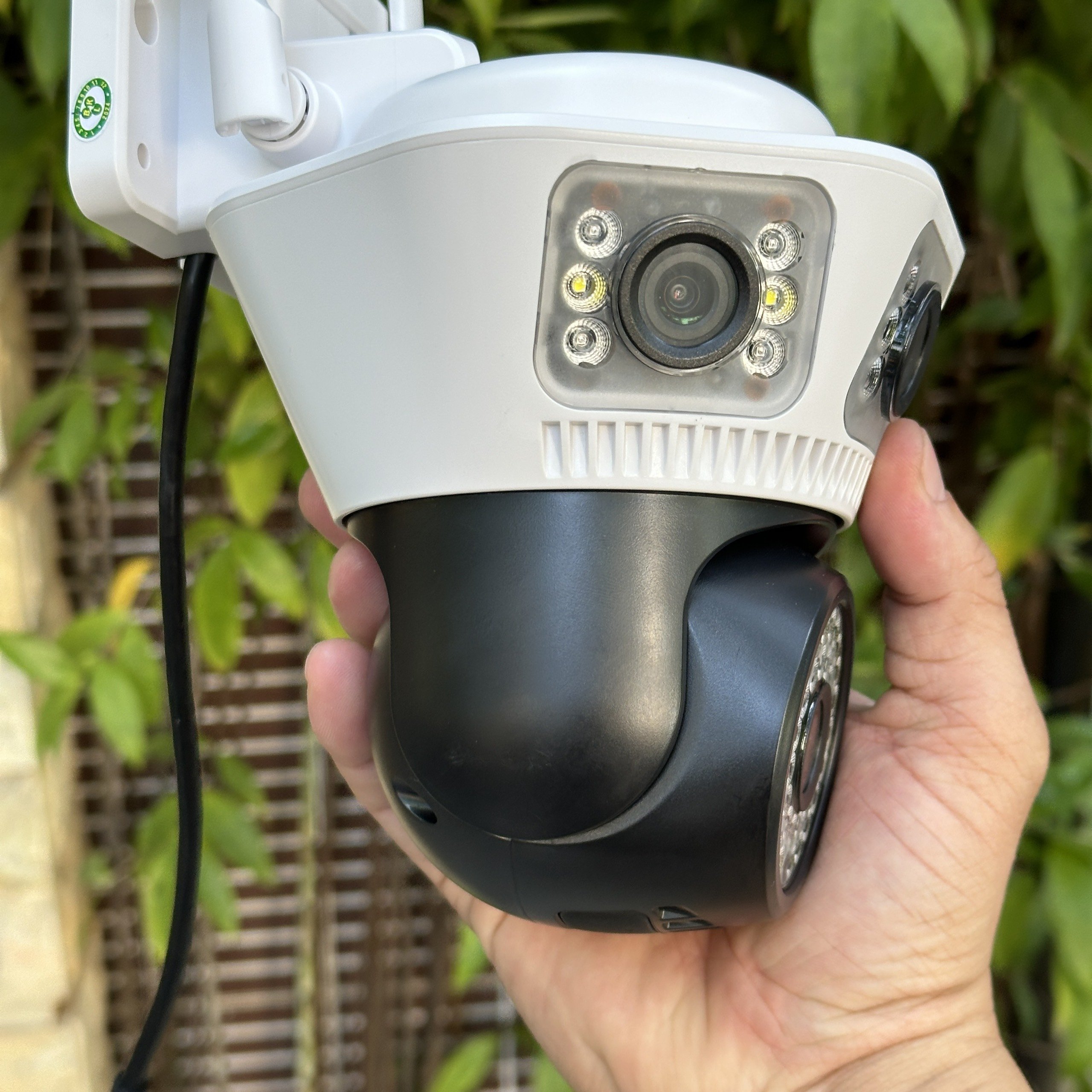 Camera YOOSEE 4 Mắt Q56 Xem 3 Khung Hình 12M Rõ Nét, Xoay 360 Độ- Đàm Thoại 2 Chiều- Báo Động Chống Trộm- Ban Đêm Có Màu- Wifi Không Dây Ngoài Trời