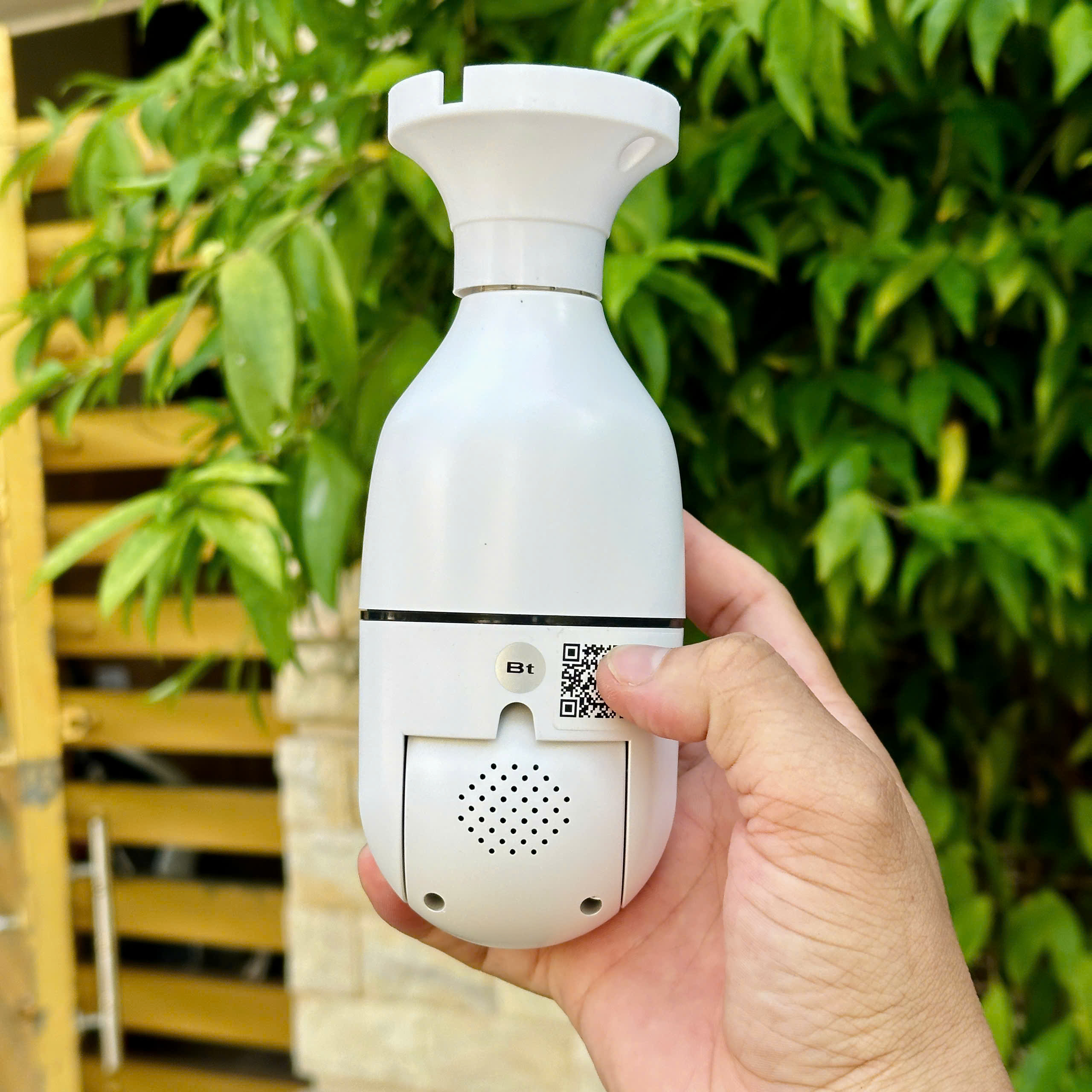 Camera YOOSEE HK212 Xoay 360 Độ Hình Dạng Bóng Đèn 8M- Đàm Thoại 2 Chiều-  Ban Đêm Có Màu- Báo Động Chống Trộm- Wifi Không Dây Trong Nhà