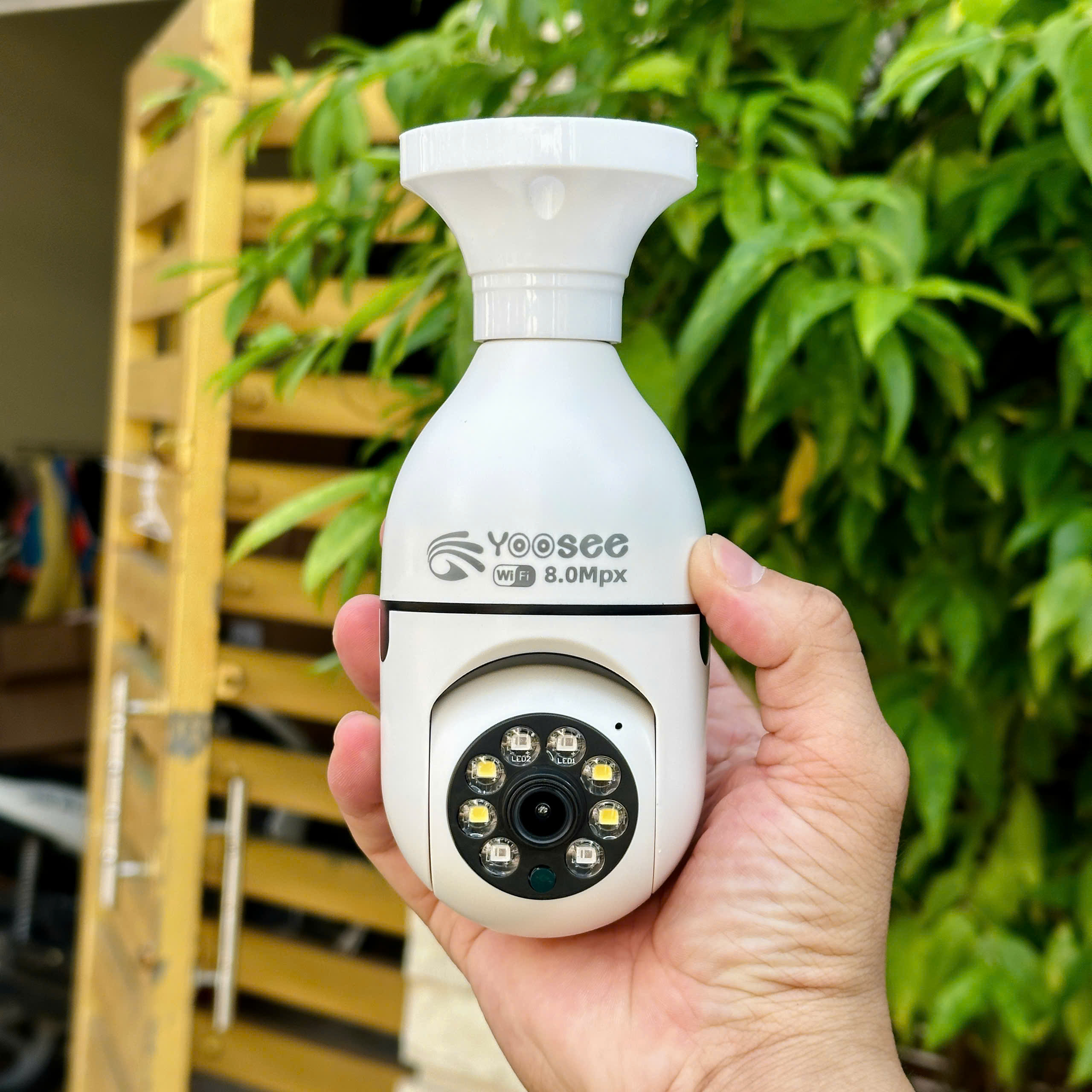 Camera YOOSEE HK212 Xoay 360 Độ Hình Dạng Bóng Đèn 8M- Đàm Thoại 2 Chiều-  Ban Đêm Có Màu- Báo Động Chống Trộm- Wifi Không Dây Trong Nhà