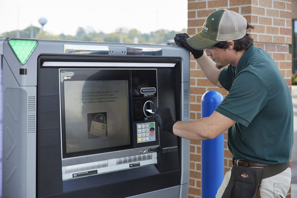 TẦM QUAN TRỌNG CỦA VIỆC THUÊ DỊCH VỤ SỬA CHỮA BẢO TRÌ MÁY ATM