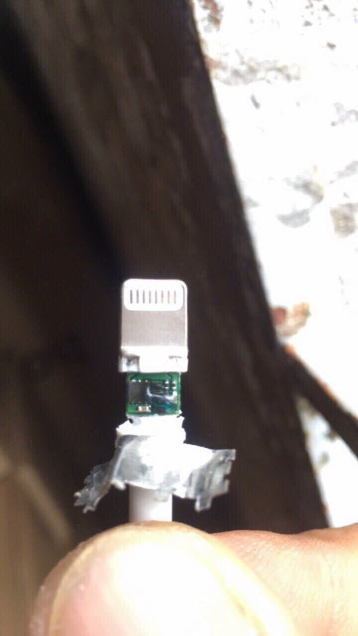 [SE9.7] Cáp sạc Iphone X 6ic bọc kẽm xài tốt