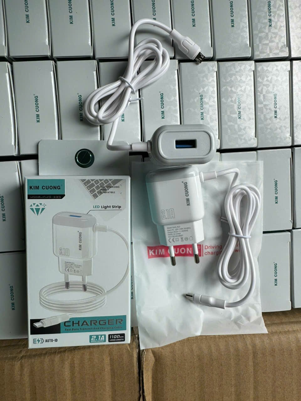 [SE19.8] Sạc liền dây kim cương KMG 823 2.1A