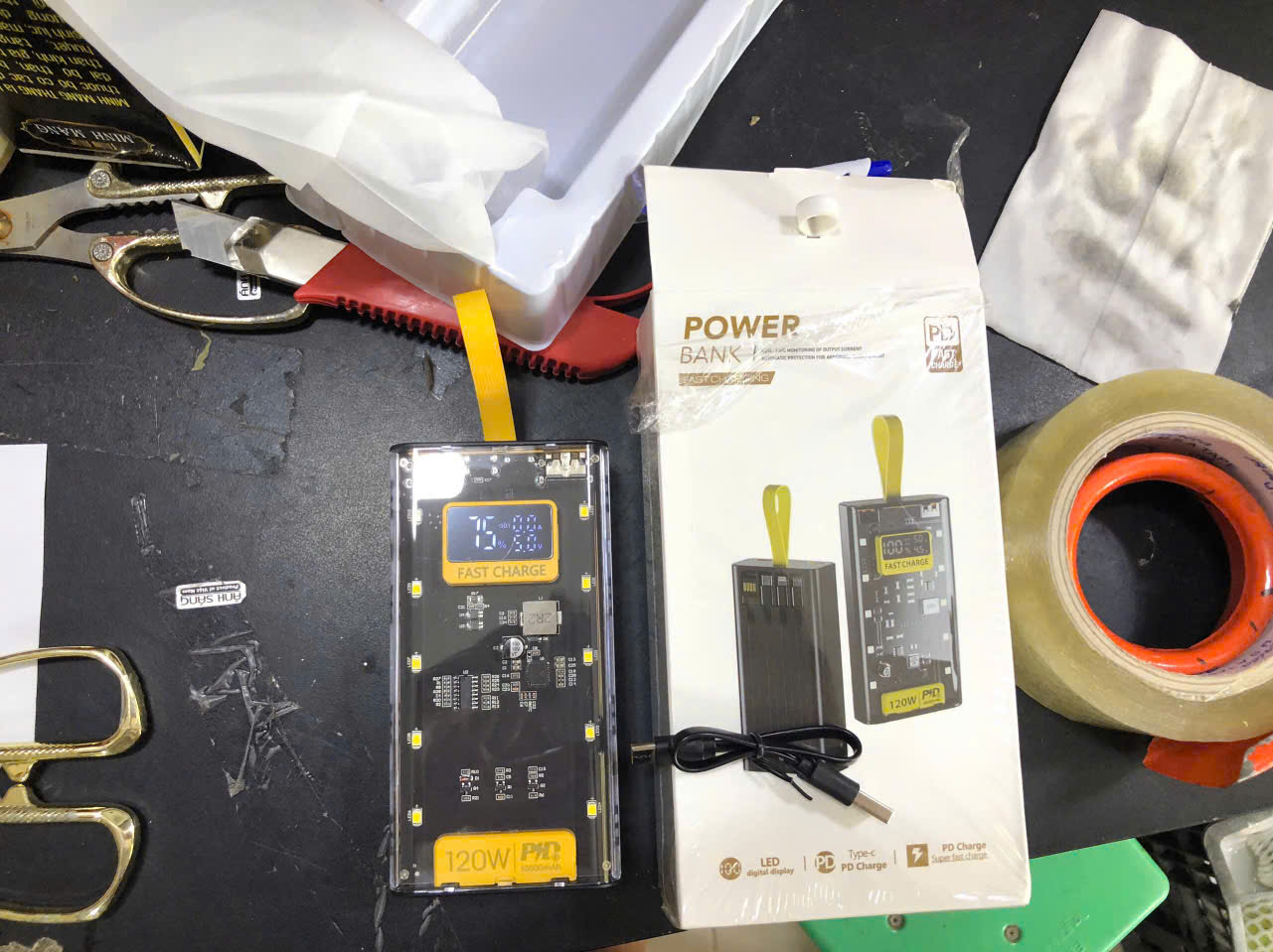 [SE165]Sạc dự phòng trong suốt DX300 30000mAh mặt vuông PD & QC