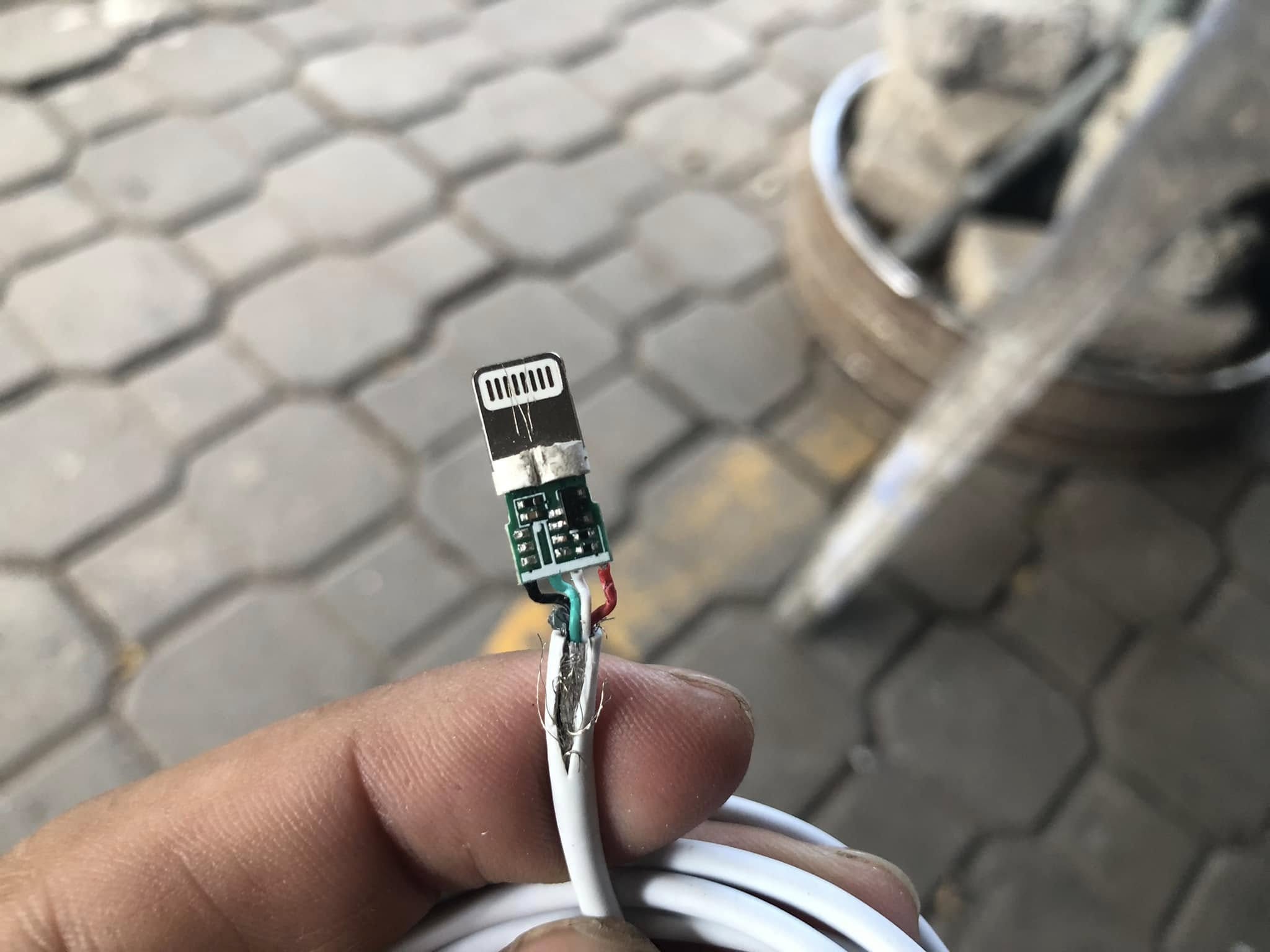 [SE8] Cáp sạc iphone đang lưới kẽm