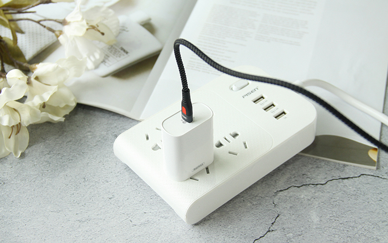[SE79]Củ sạc nhanh chân Type C 20W Remax RP-U70