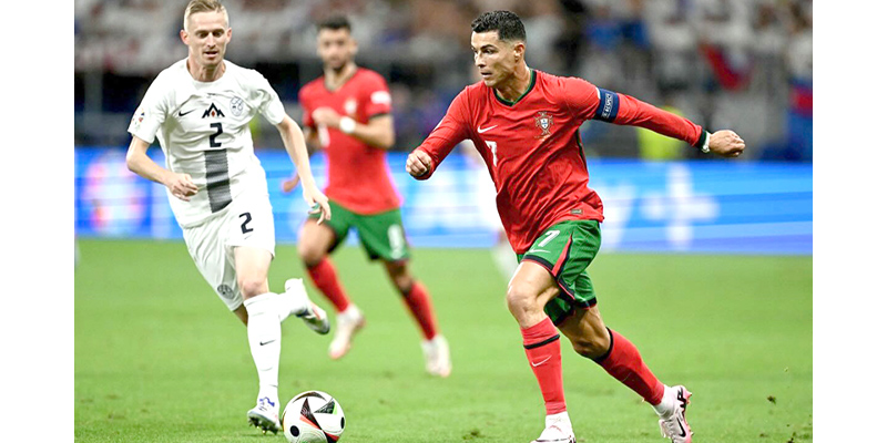 Kỹ thuật Ronaldo: Kỹ thuật đá phạt, đi bóng, đánh đầu