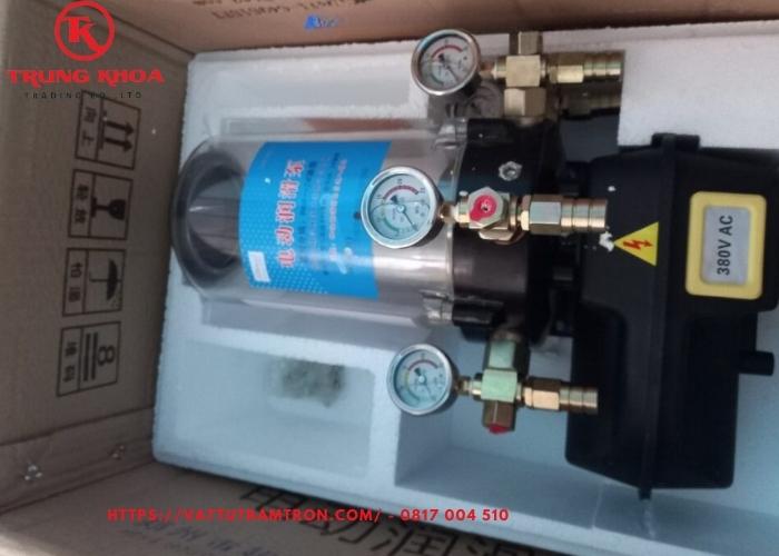 Bơm mỡ tự động đông cơ trong 6