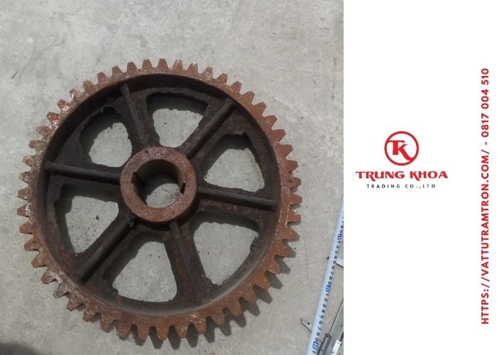 Bánh răng lớn bên ngoài hộp giảm tốc trạm JS750 -2