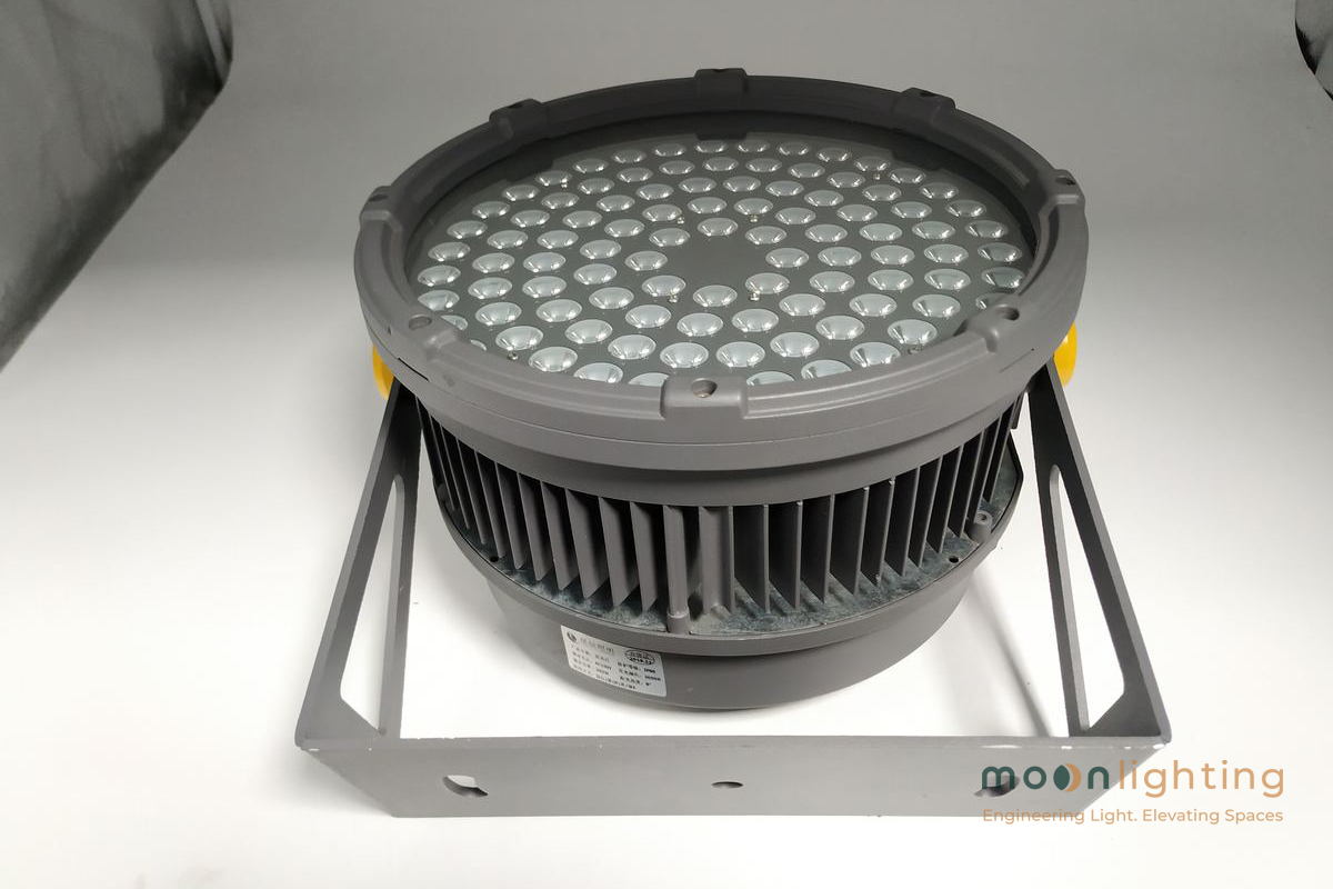 Hình ảnh thực tế Đèn LED Project Light MG-602-320 (216W) Hình ảnh thực tế Đèn LED Project Light MG-602-320 công suất 216W thương hiệu Moon Lighting