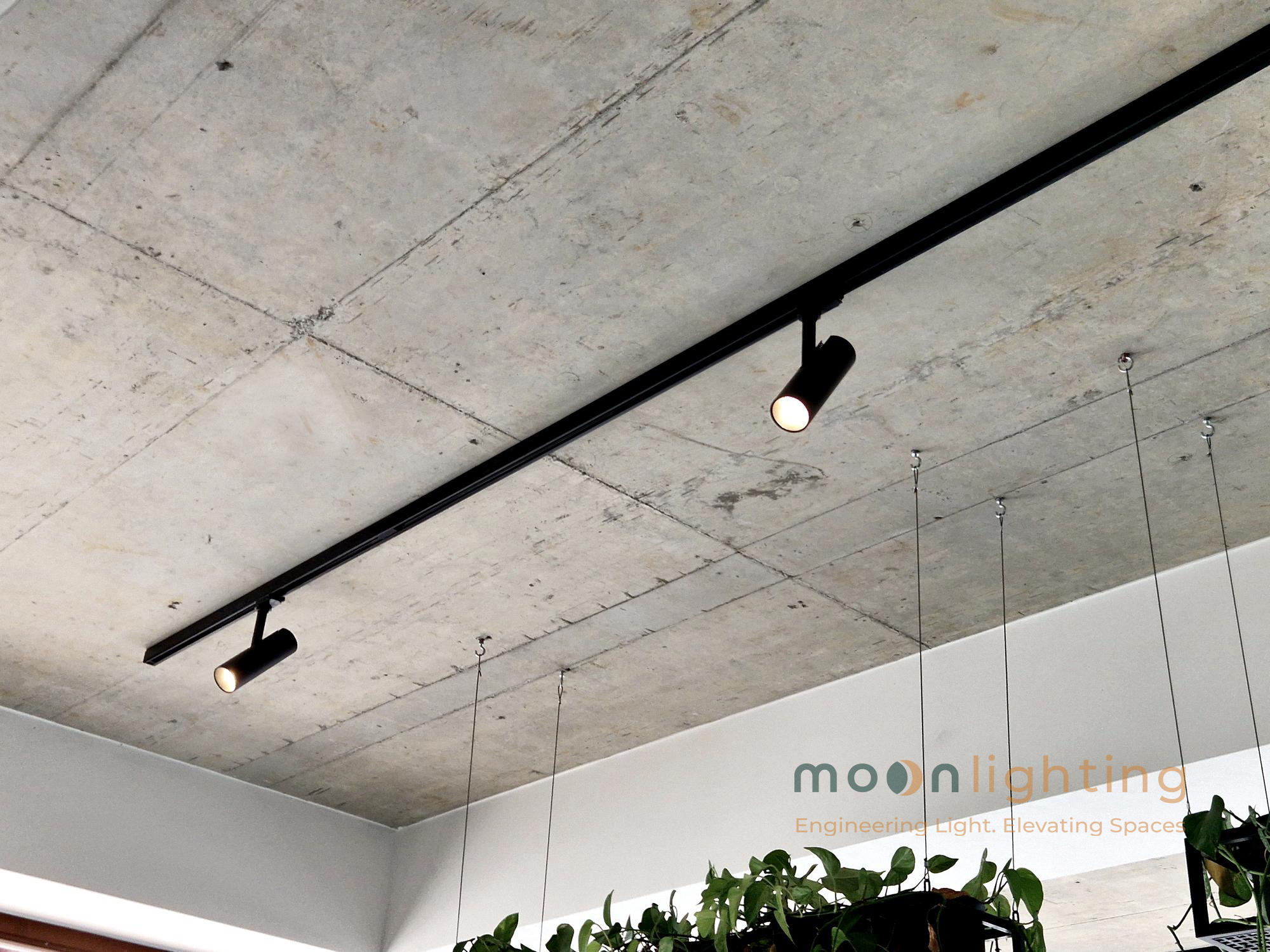 Phối cảnh sử dụng sản phẩm thanh ray nam châm gắn nổi MG-R20M530 Moon Lighting tạo hiệu ứng ánh sáng có chiều sâu