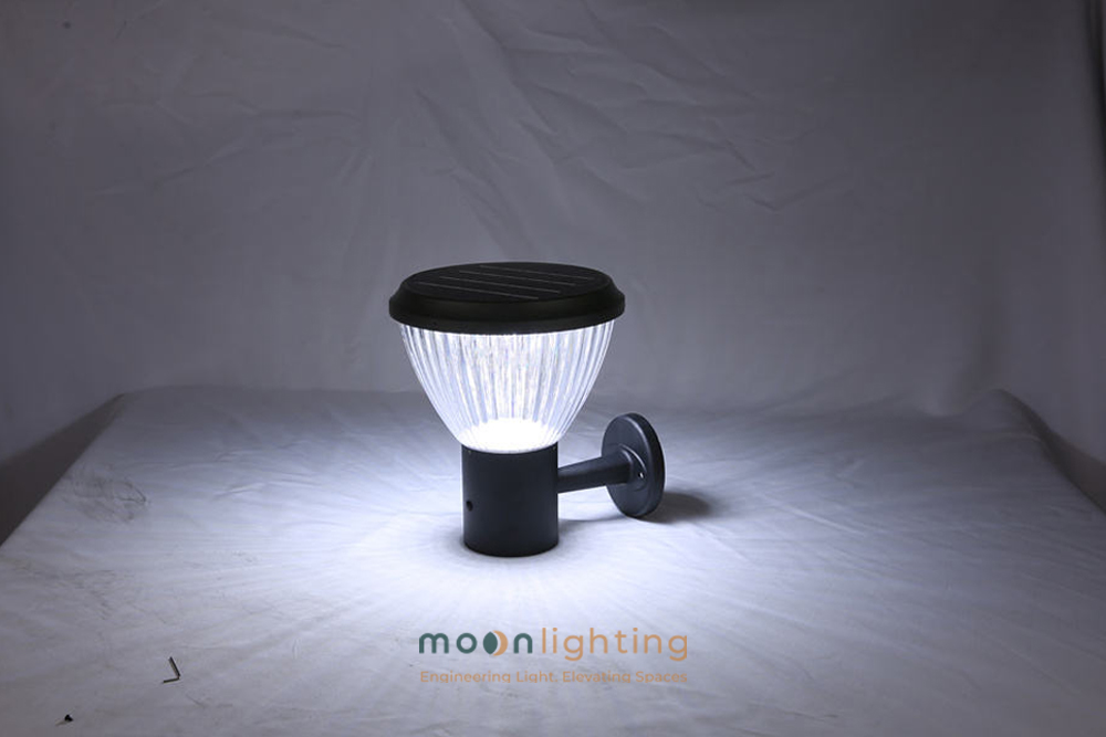 Ảnh thực tế đèn gắn tường năng lượng mặt trời MG-SL1507 phát ánh sáng trắng nhiệt độ màu 6500K chao chén hoa xòe rộng Moon Lighting