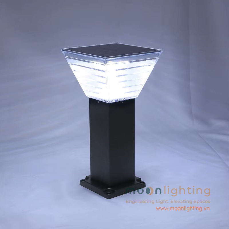 Ảnh thực tế đèn trụ sân vườn năng lượng mặt trời MG-SL1712 khối vuông phát ánh sáng trắng nhiệt độ màu 6500K Moon Lighting