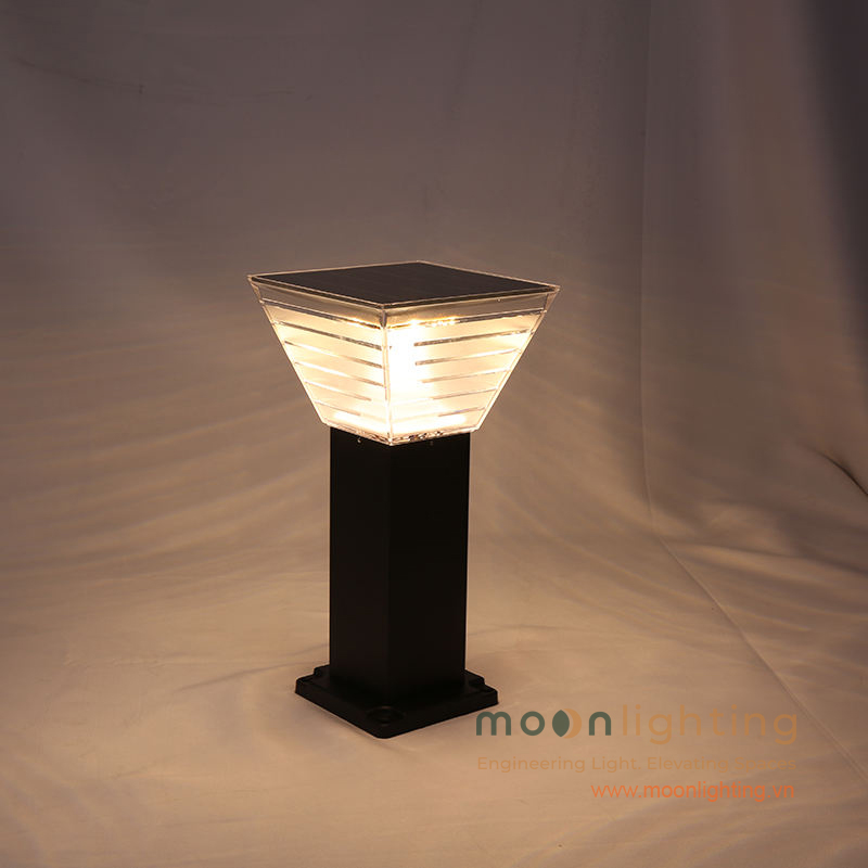 Ảnh thực tế đèn trụ sân vườn năng lượng mặt trời MG-SL1712 khối vuông phát ánh sáng vàng ấm nhiệt độ màu 3000K Moon Lighting